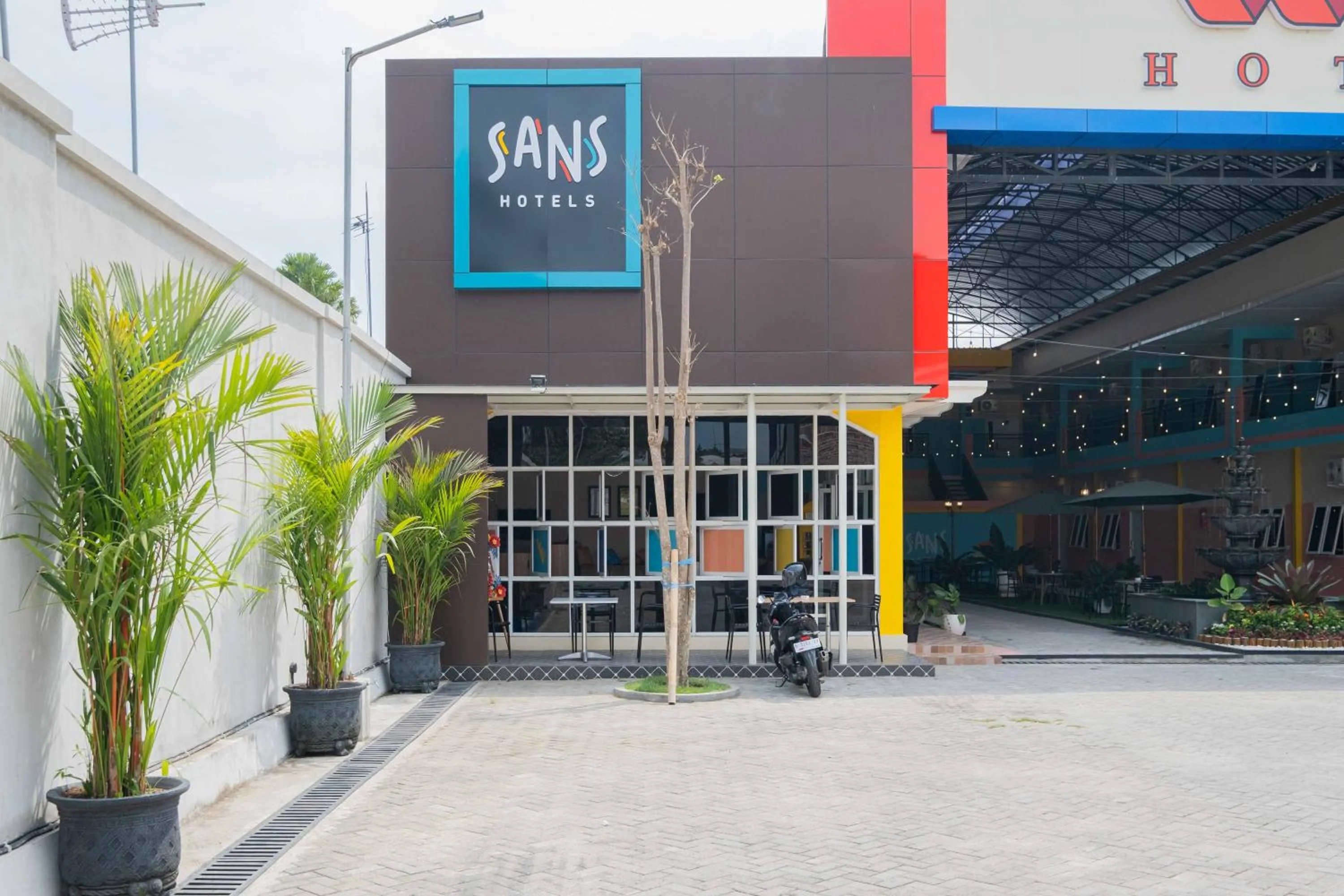 Property building in Sans WM Hotel Blitar