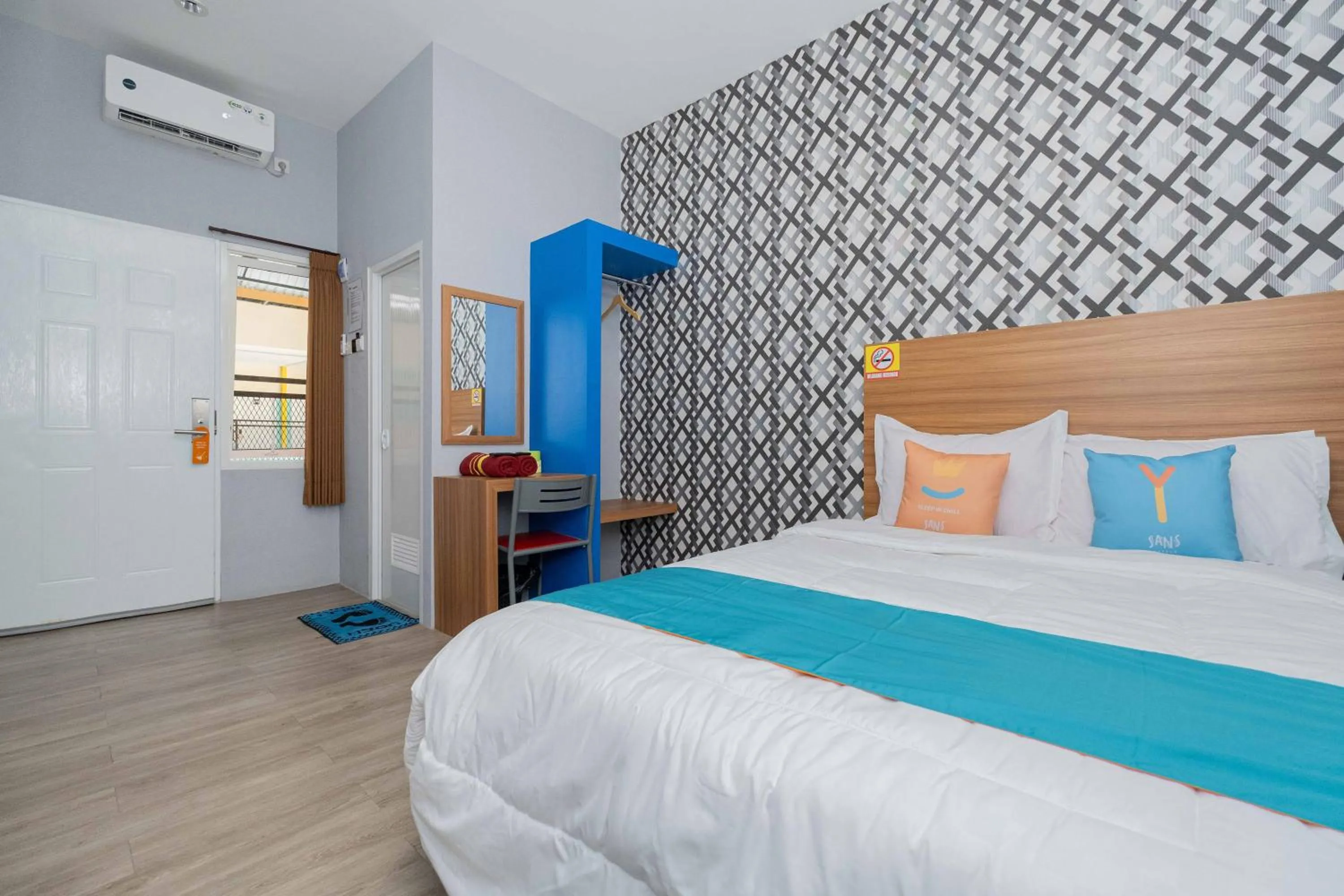 Bedroom, Bed in Sans WM Hotel Blitar