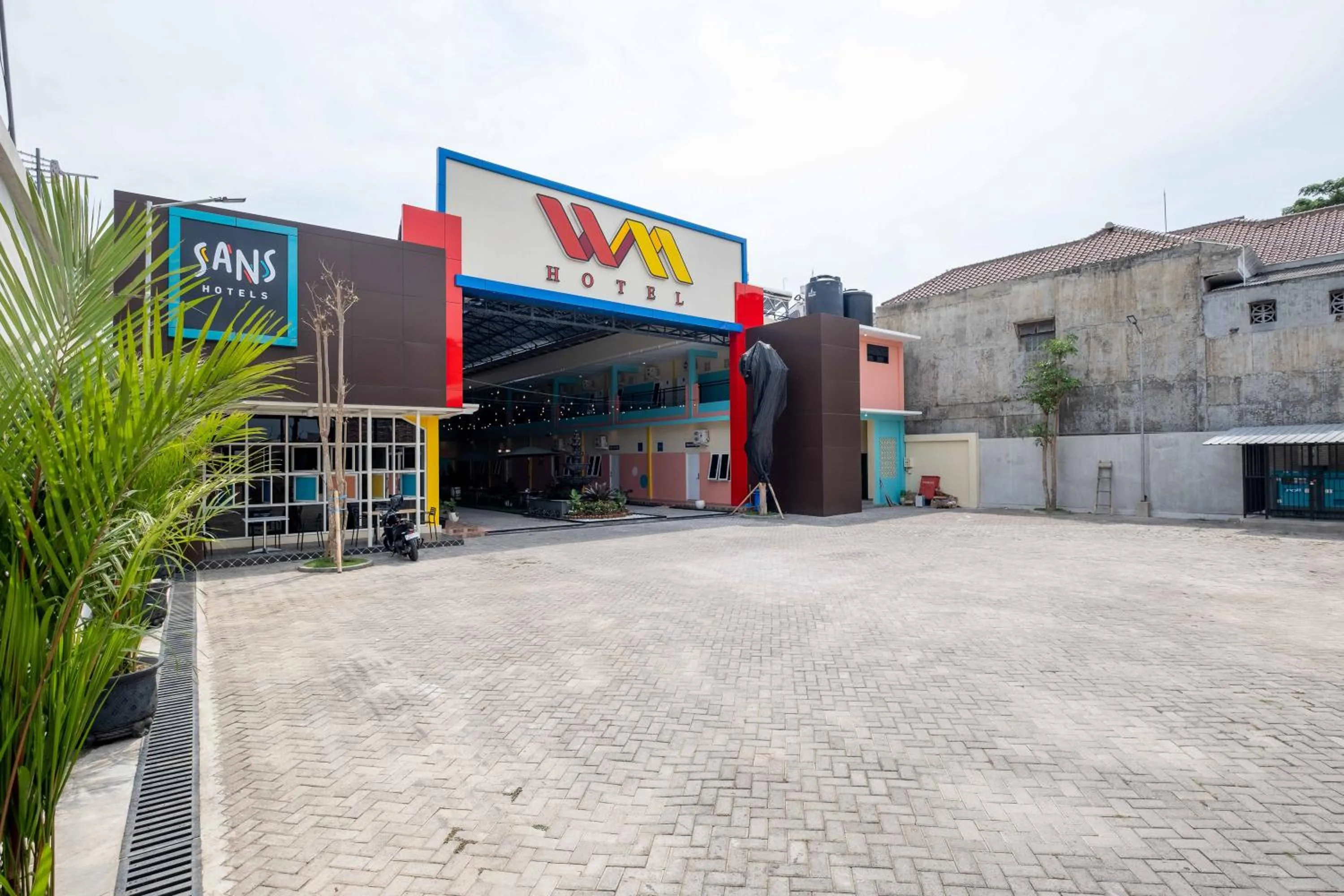 Property building in Sans WM Hotel Blitar