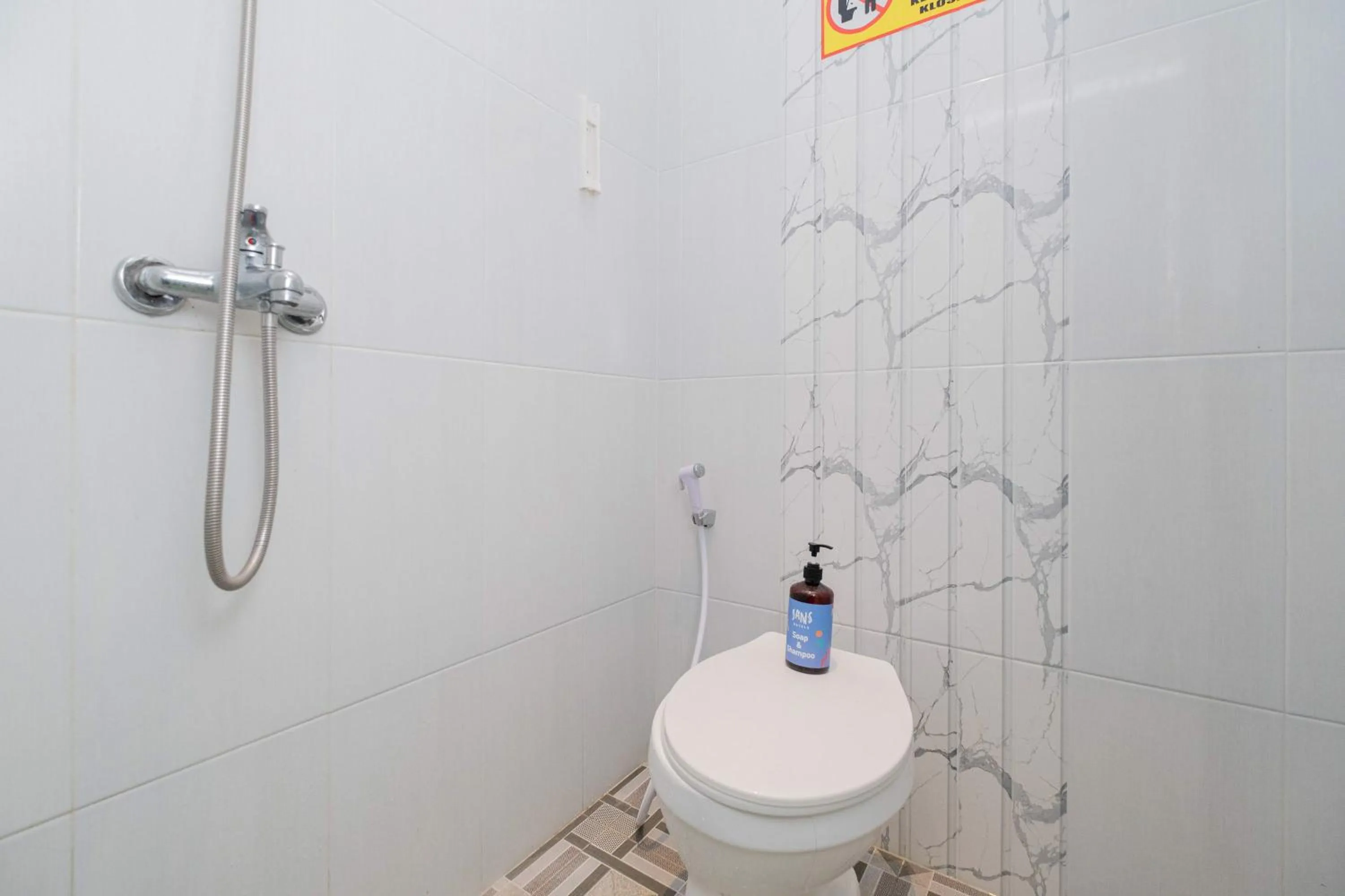 Bathroom in Sans WM Hotel Blitar