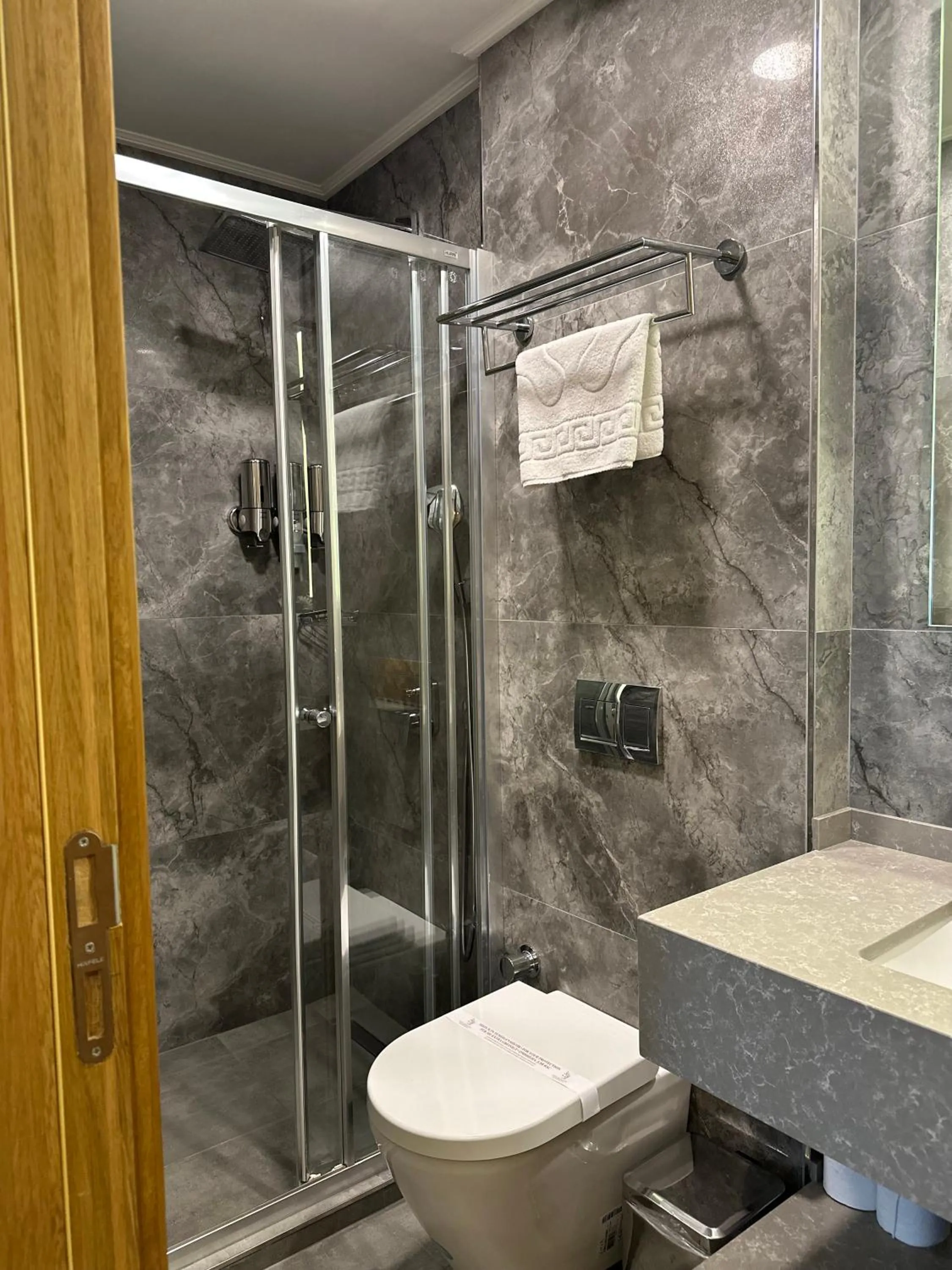 Shower in Hotel Ravi