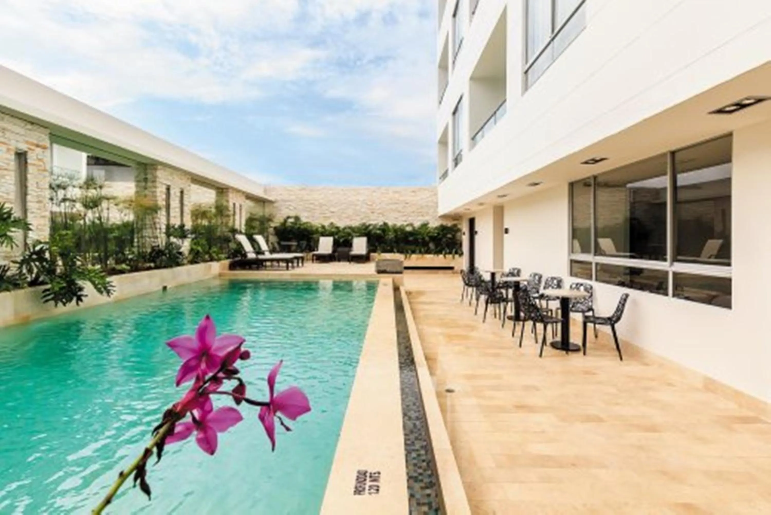 Swimming pool in Hotel Estelar Yopal