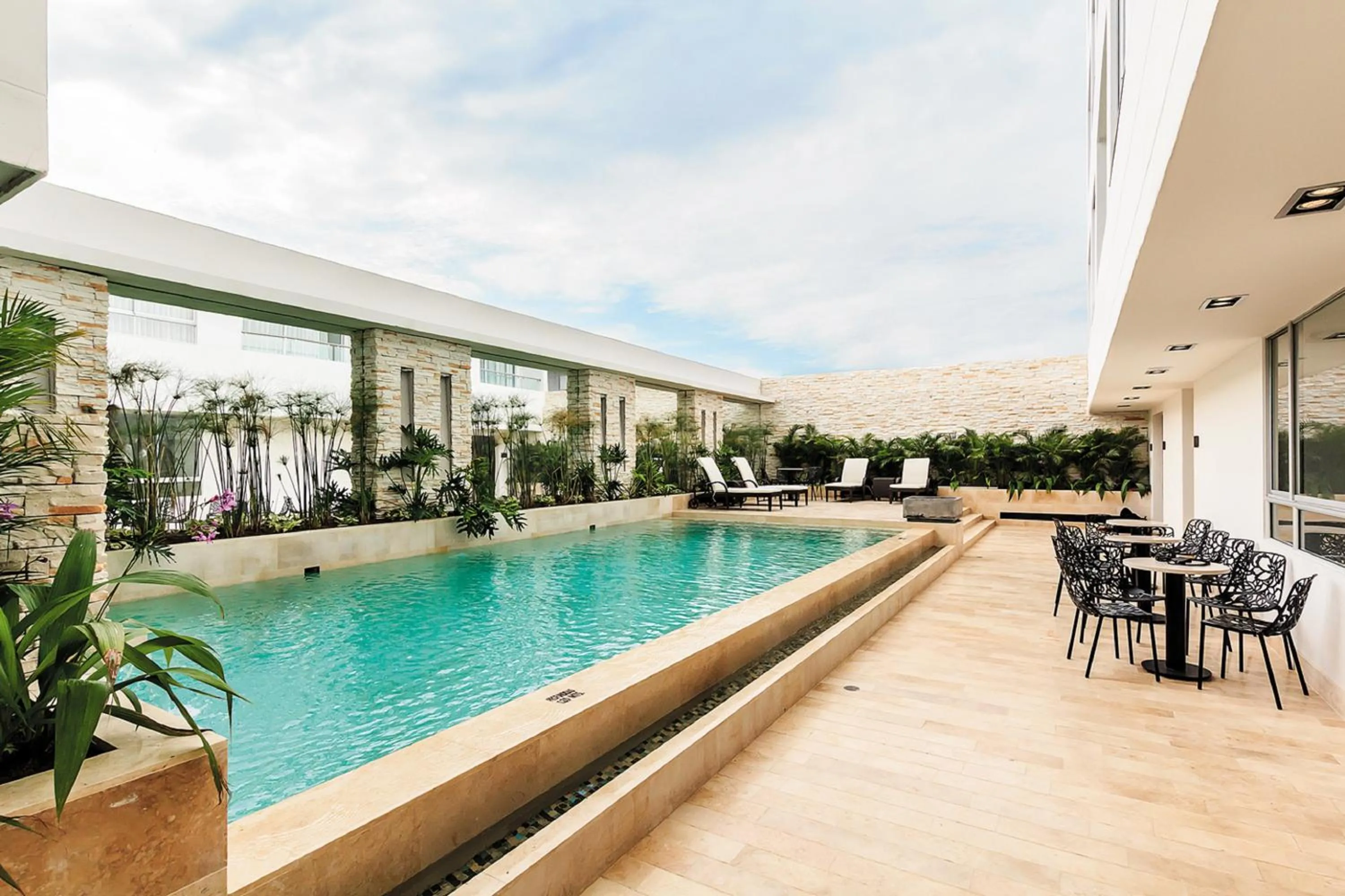 Swimming pool in Hotel Estelar Yopal