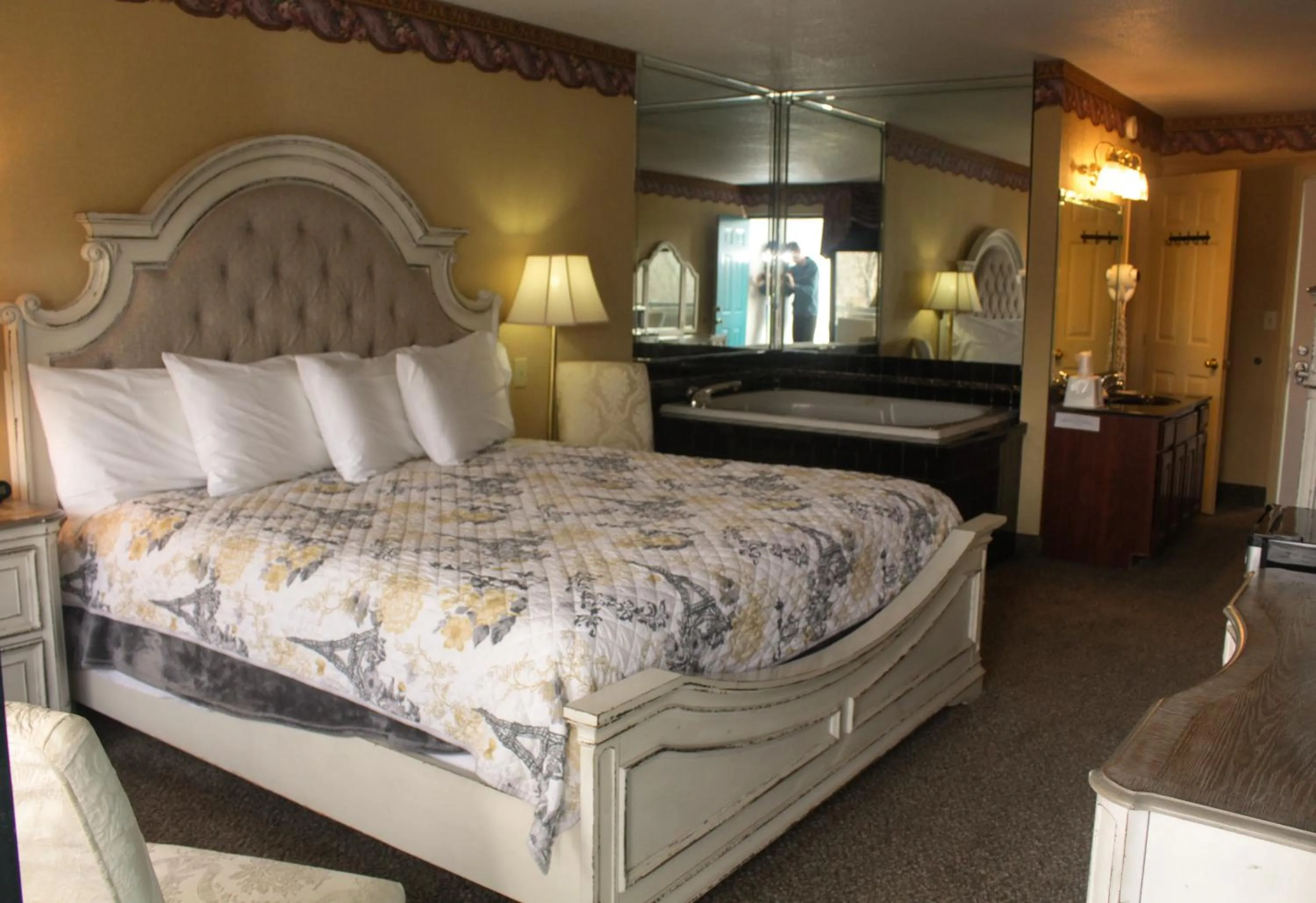 Bed in Rivergate Mountain Lodge