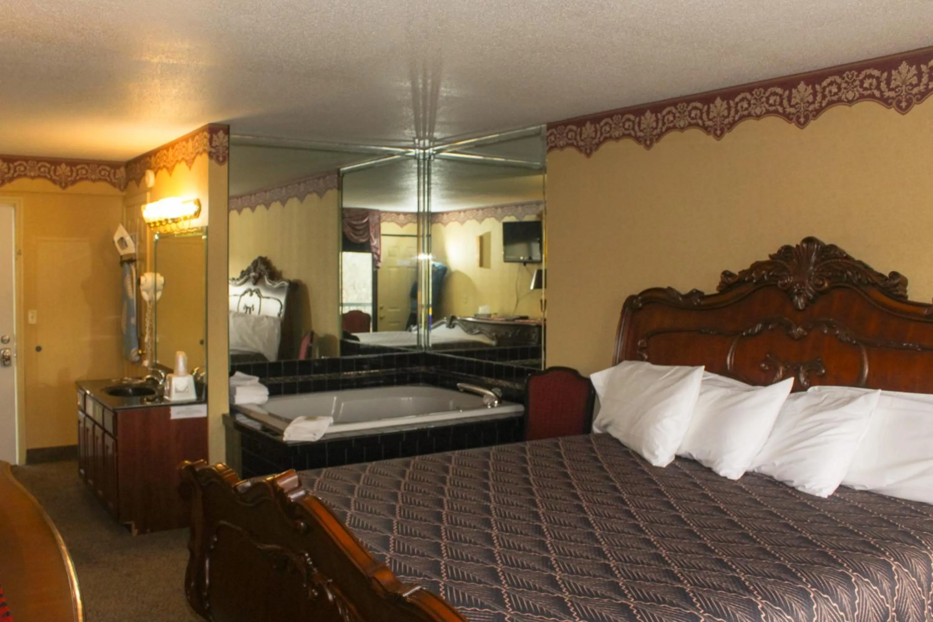 Bed in Rivergate Mountain Lodge