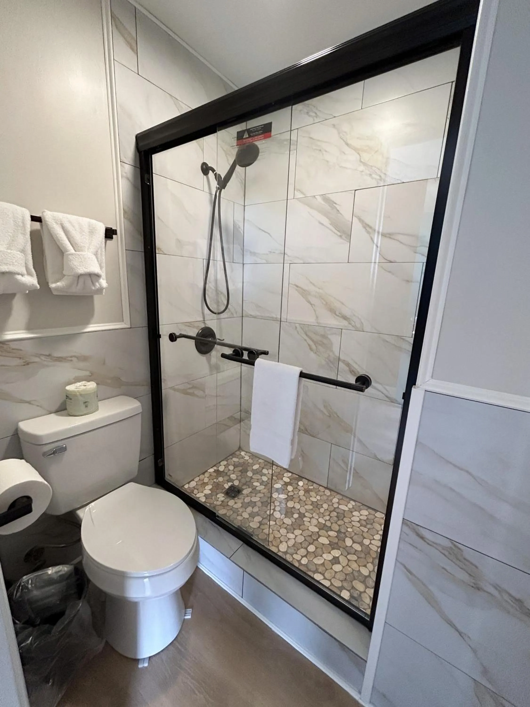 Shower in Rivergate Mountain Lodge