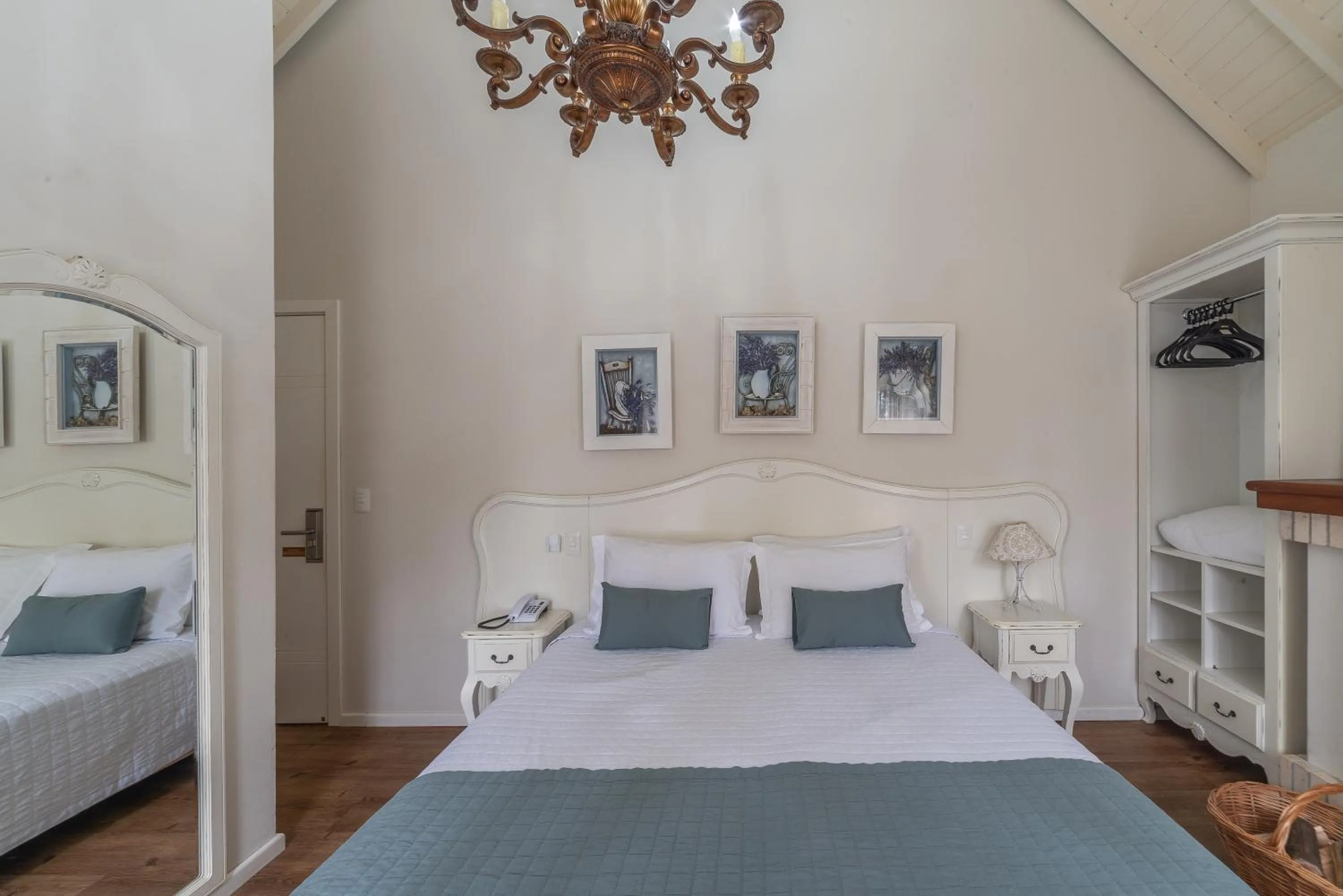 Bed in Hotel Monte Felice Bosque