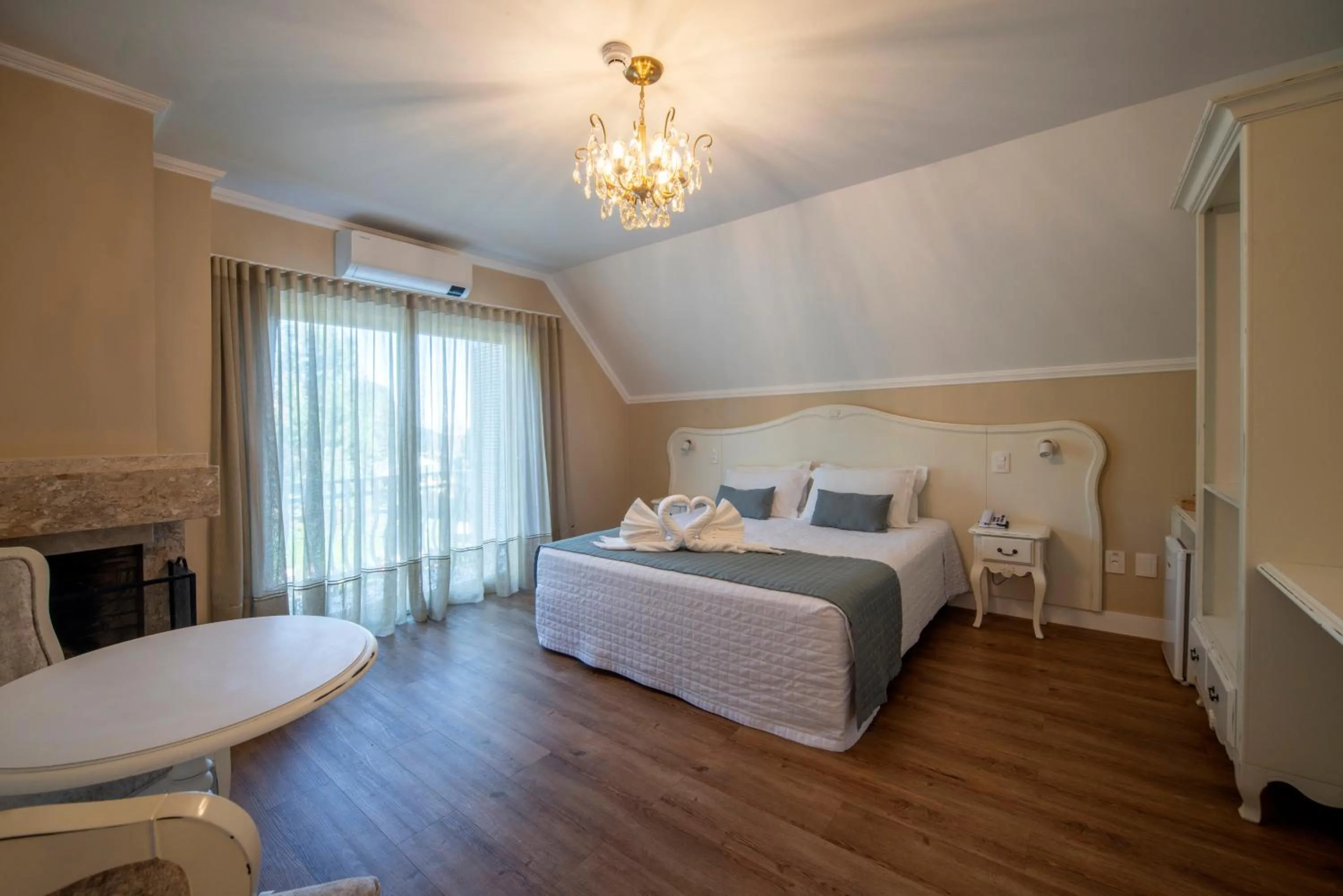 Master Suite with Spa Bath in Hotel Monte Felice Bosque