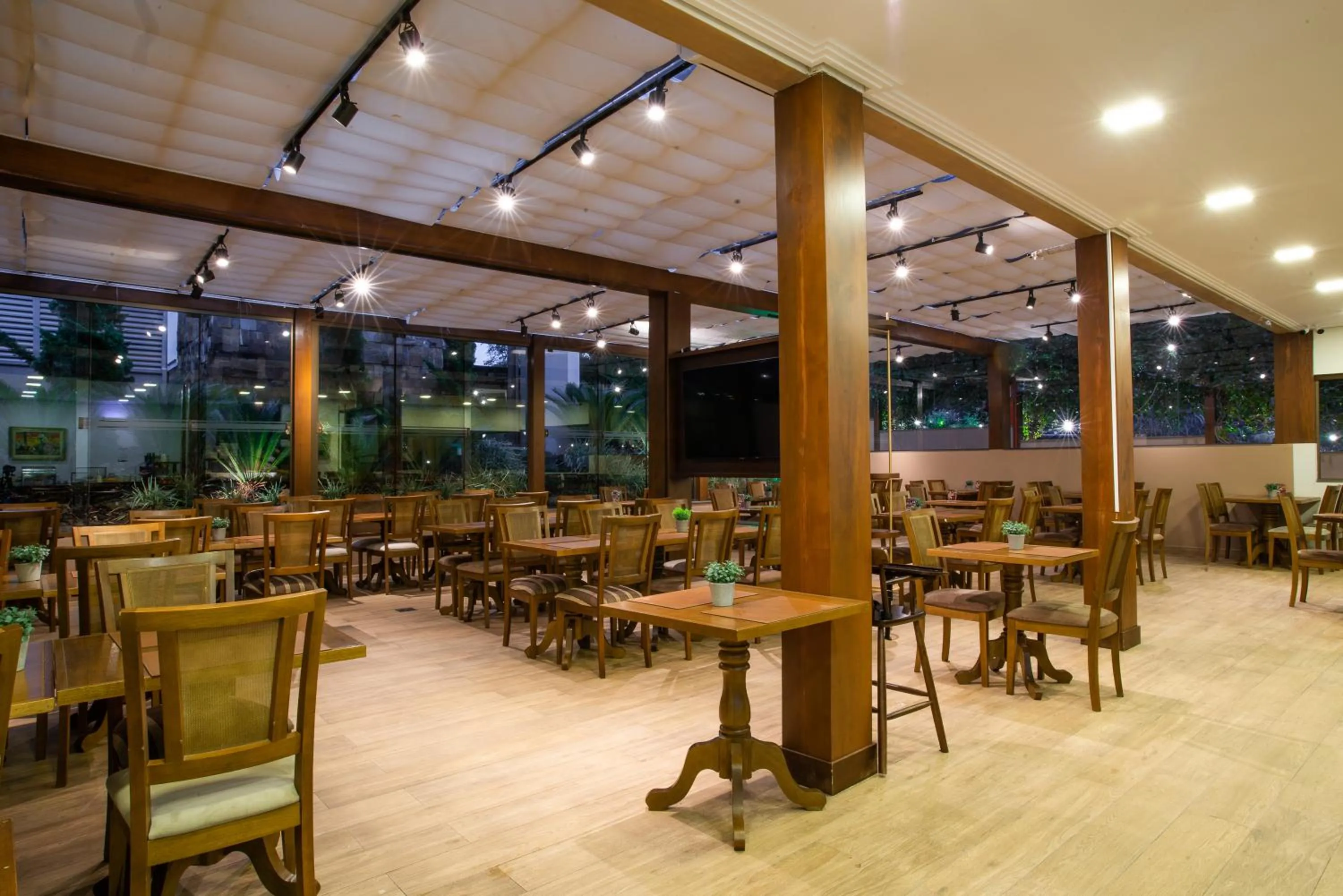 Restaurant/places to eat in Hotel Monte Felice Bosque