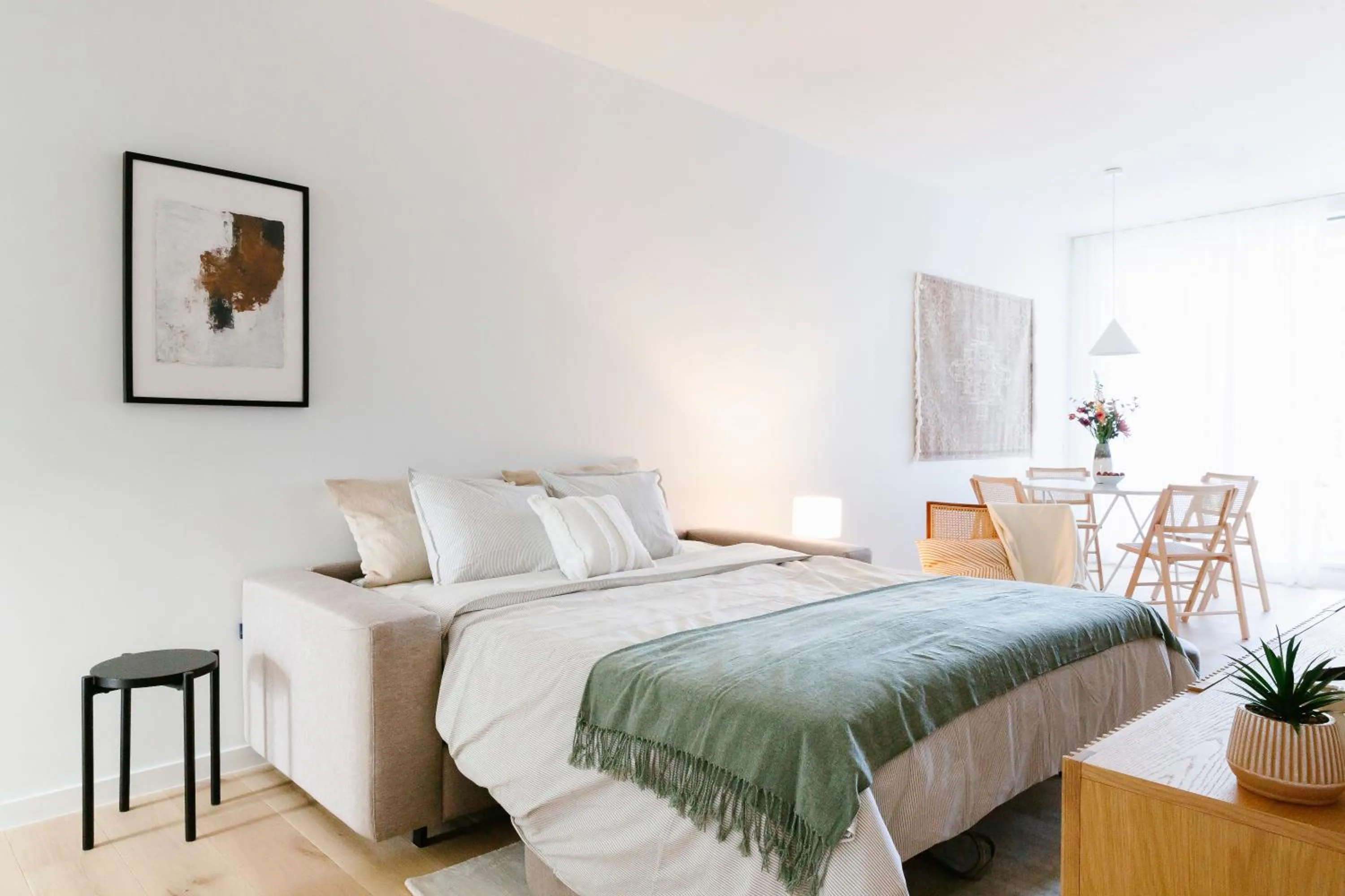 Bed in High-end flats at South area