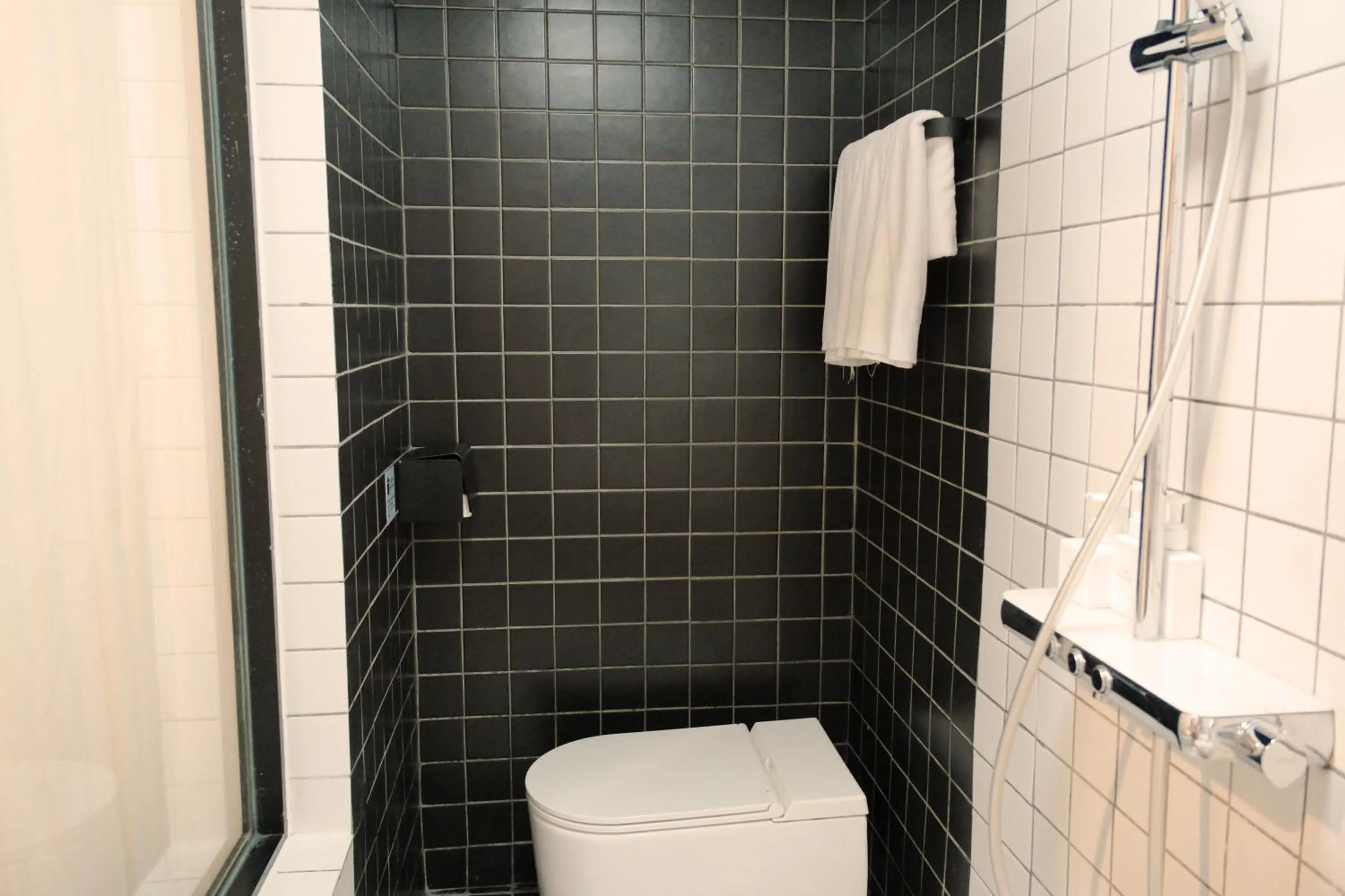 Shower in City Park Hotel