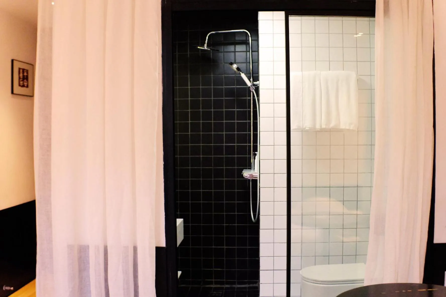 Shower in City Park Hotel