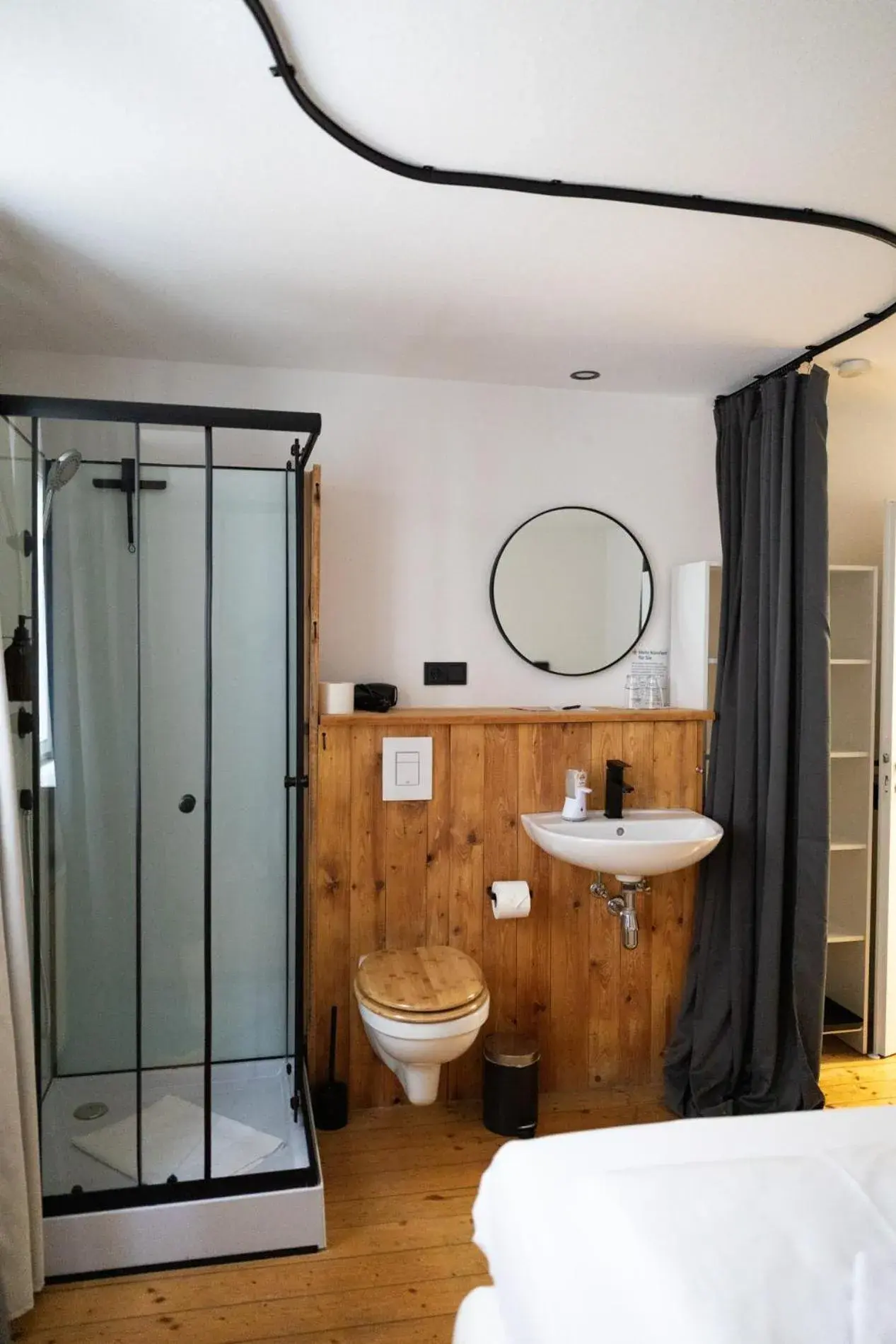 Budget Double Room in Gasthof zum goldenen Schiff - Historisches Hotel mit Frühstück & Self-Check-in Budget Double Room in Gasthof zum goldenen Schiff - Historisches Hotel mit Frühstück & Self-Check-in