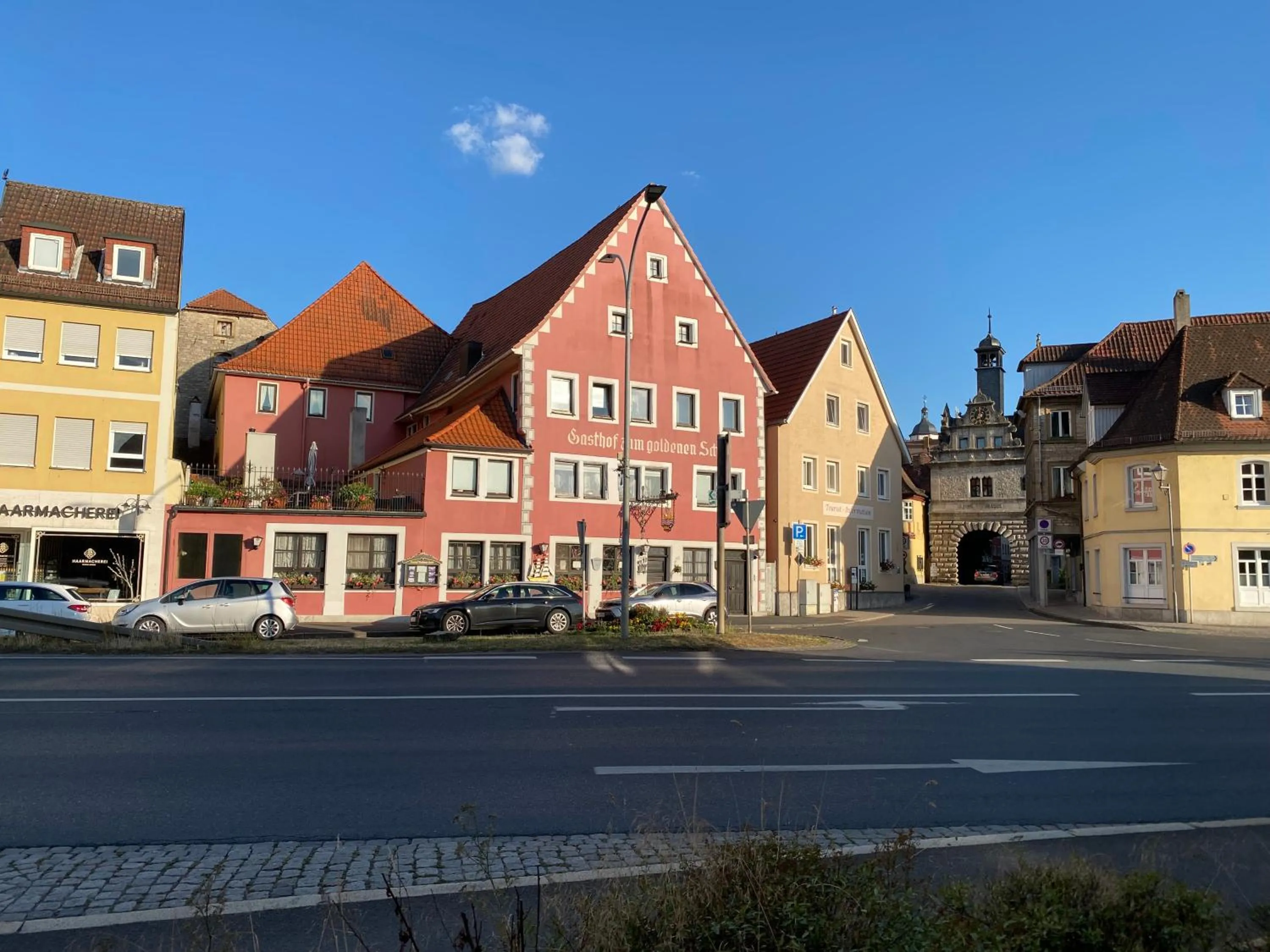 Street view in Gasthof zum goldenen Schiff - Historisches Hotel mit Frühstück & Self-Check-in