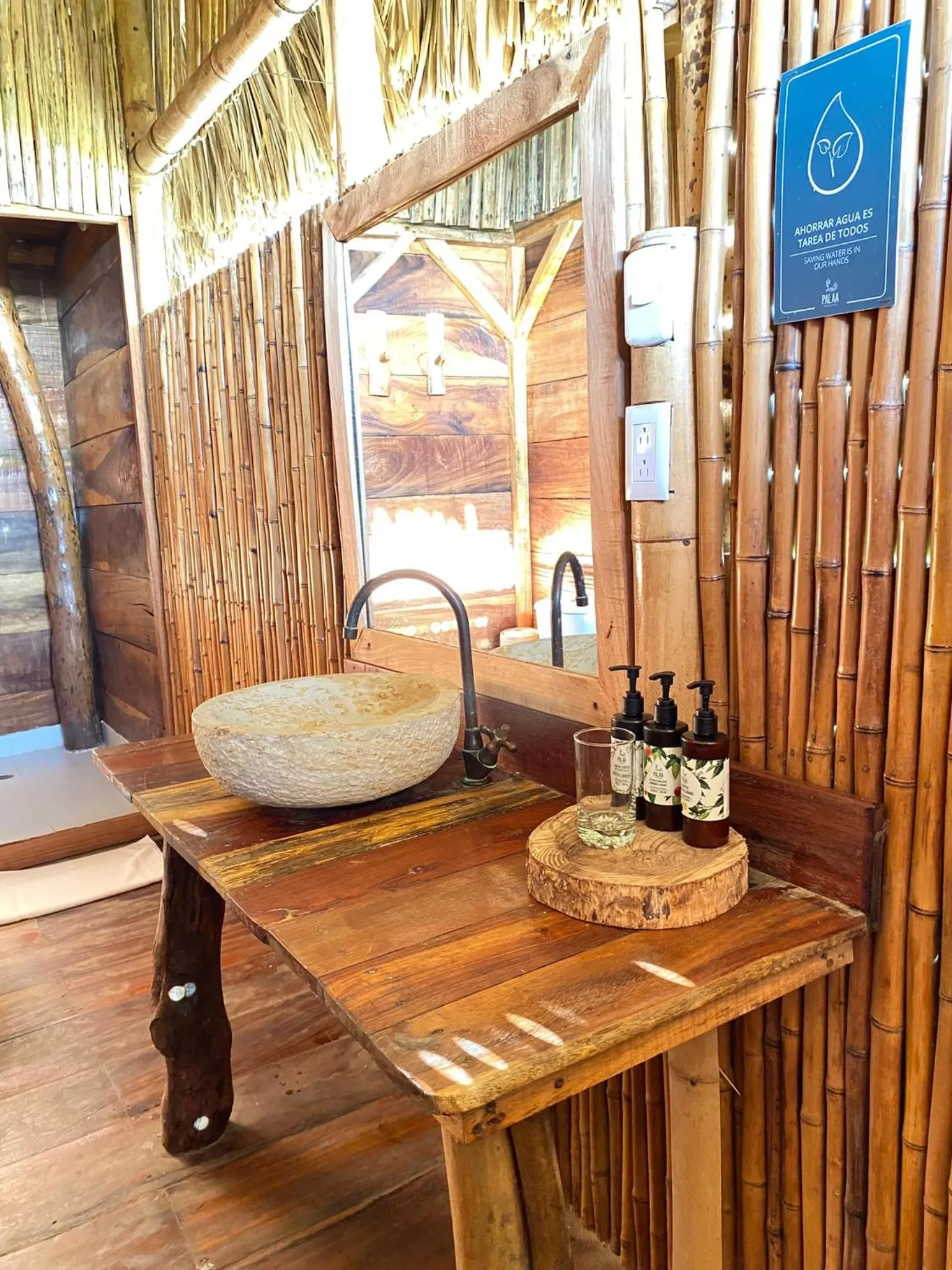 Bathroom in Palaa Mayapo Ecolodge
