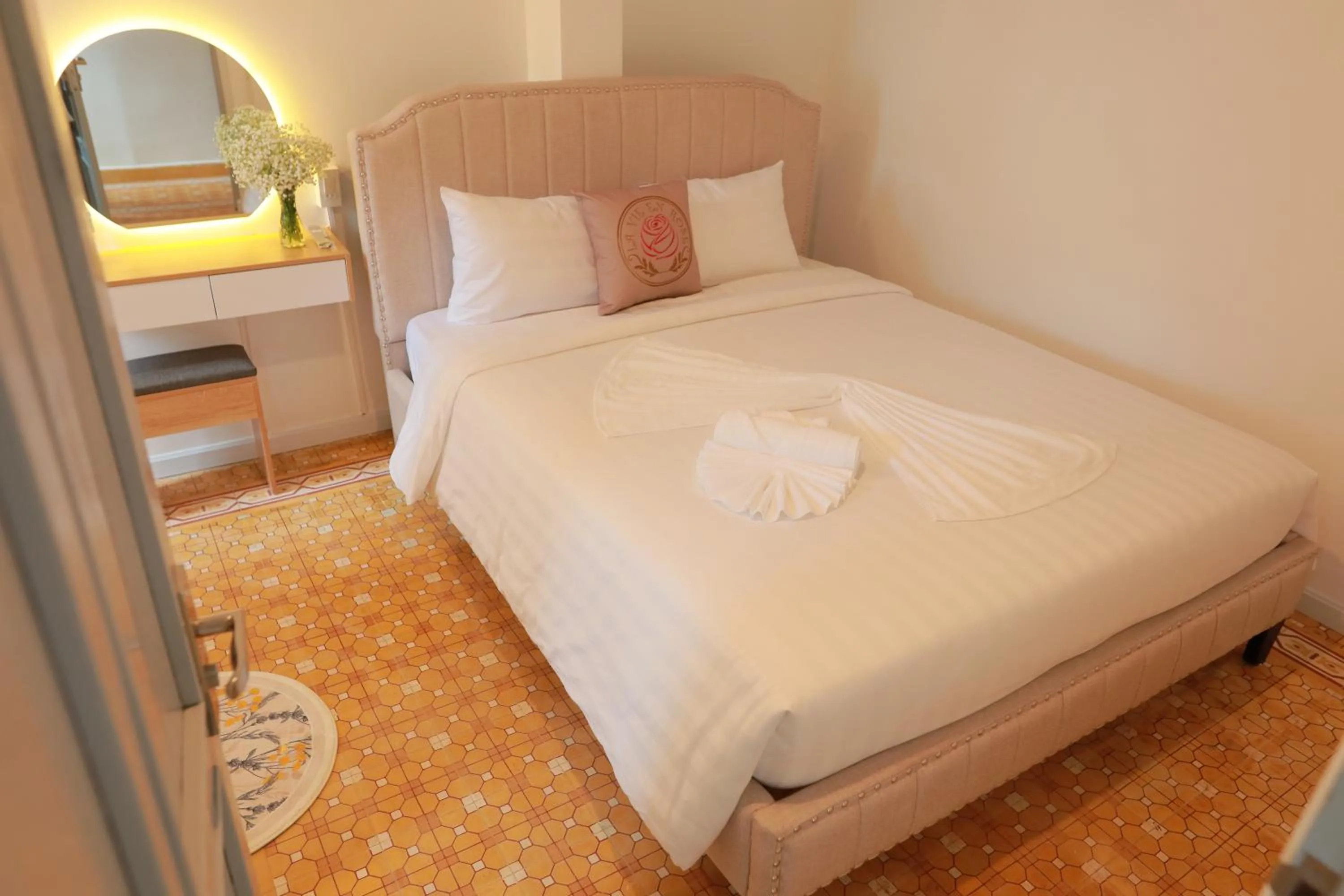 Photo of the whole room in LA VIE EN ROSE 2 Hotel