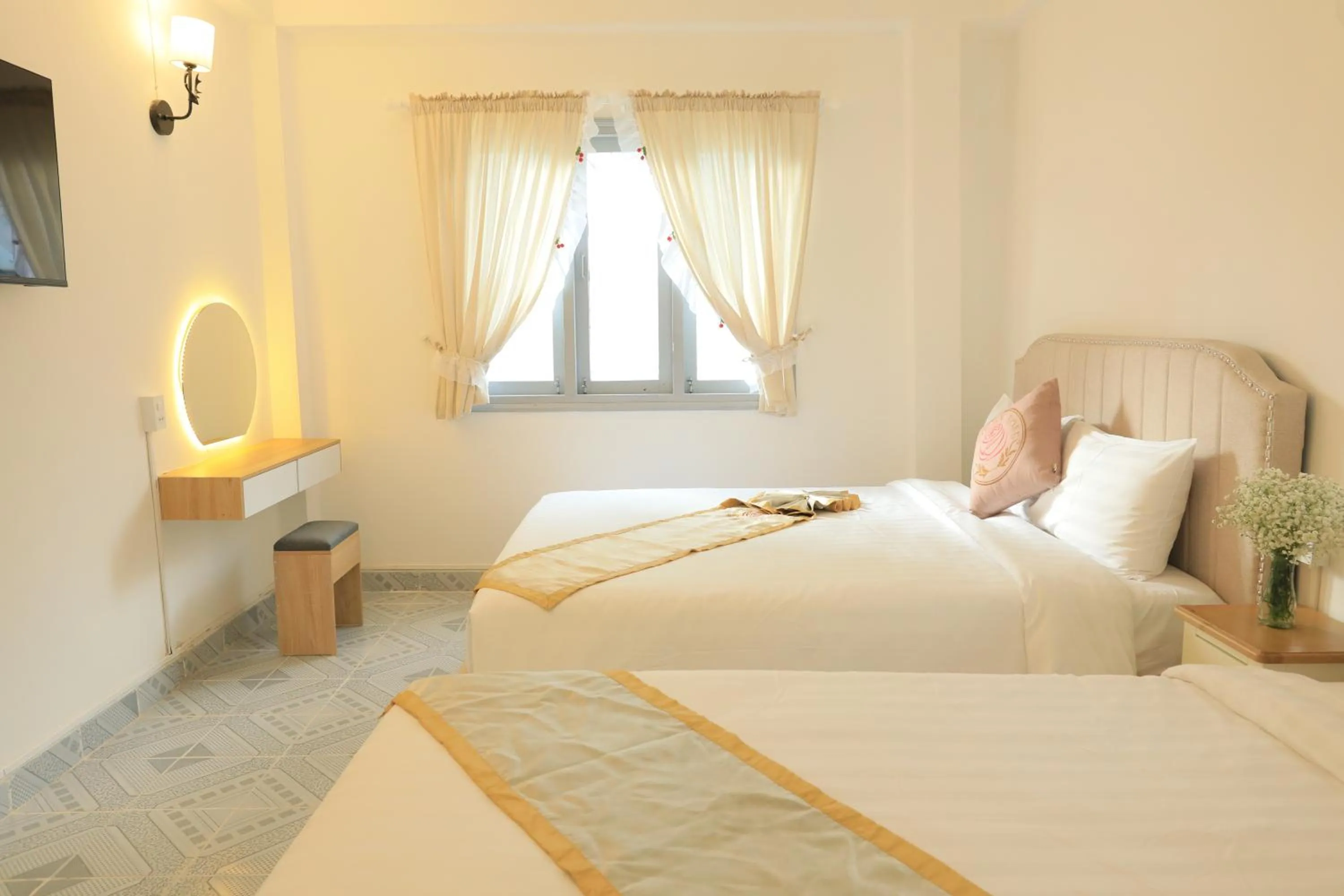 Photo of the whole room in LA VIE EN ROSE 2 Hotel