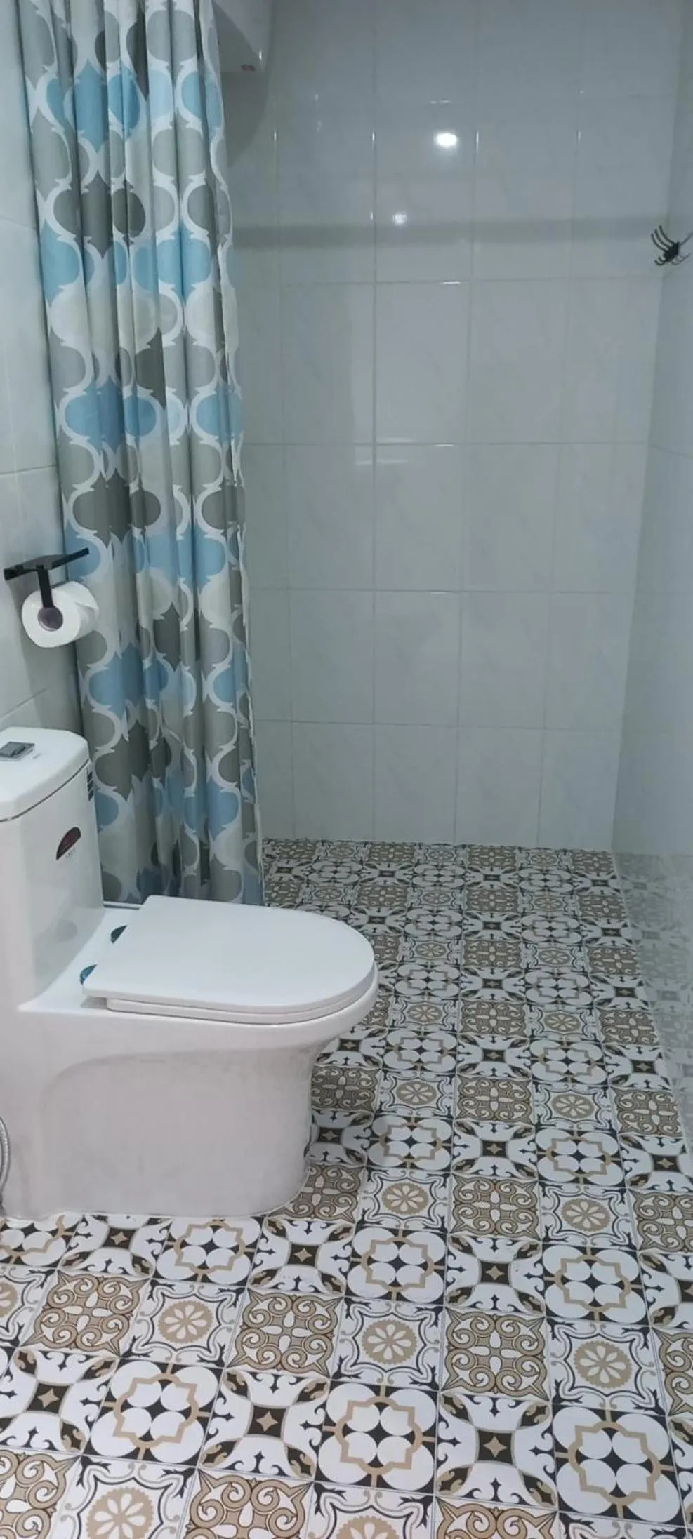 Shower in LA VIE EN ROSE 2 Hotel