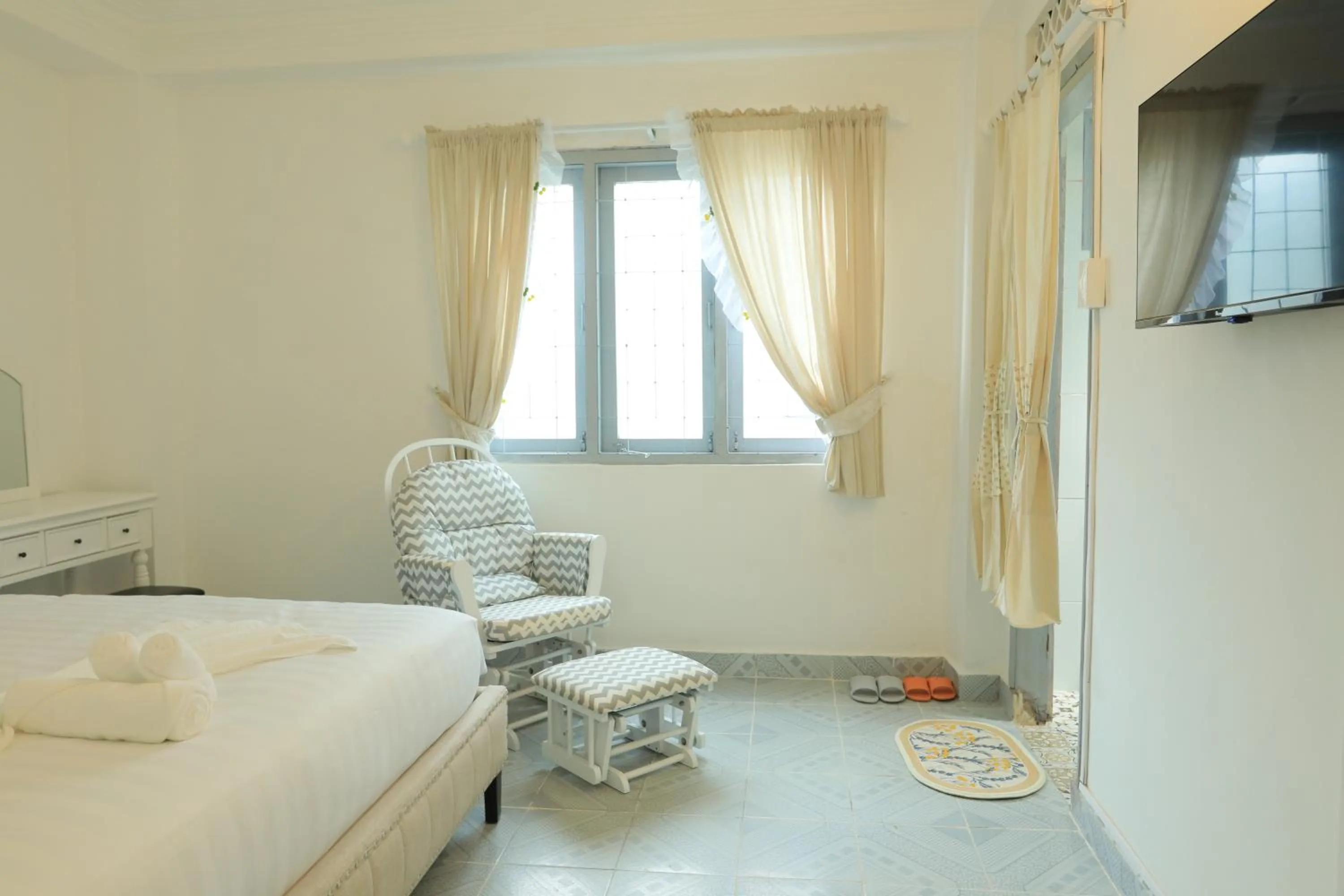 Photo of the whole room in LA VIE EN ROSE 2 Hotel