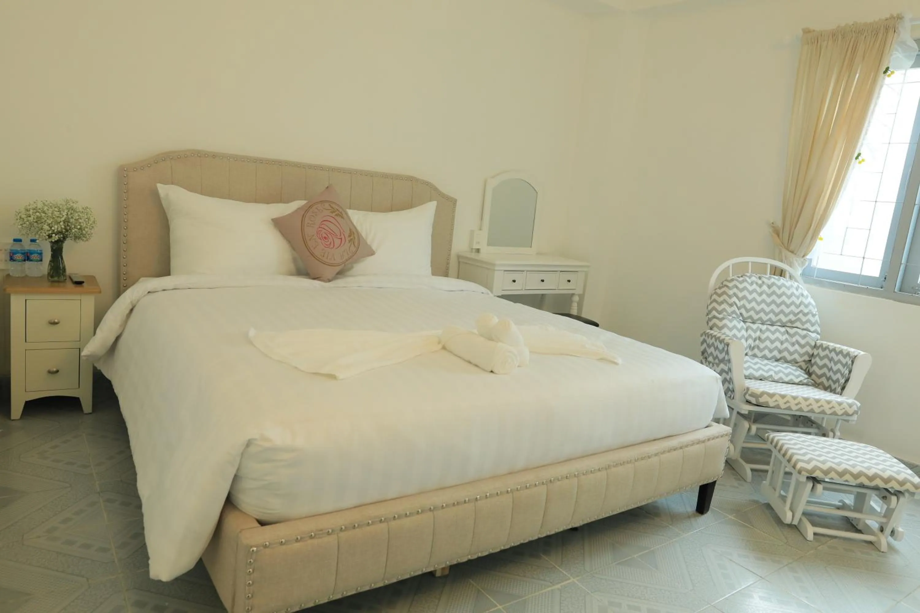 Bedroom in LA VIE EN ROSE 2 Hotel