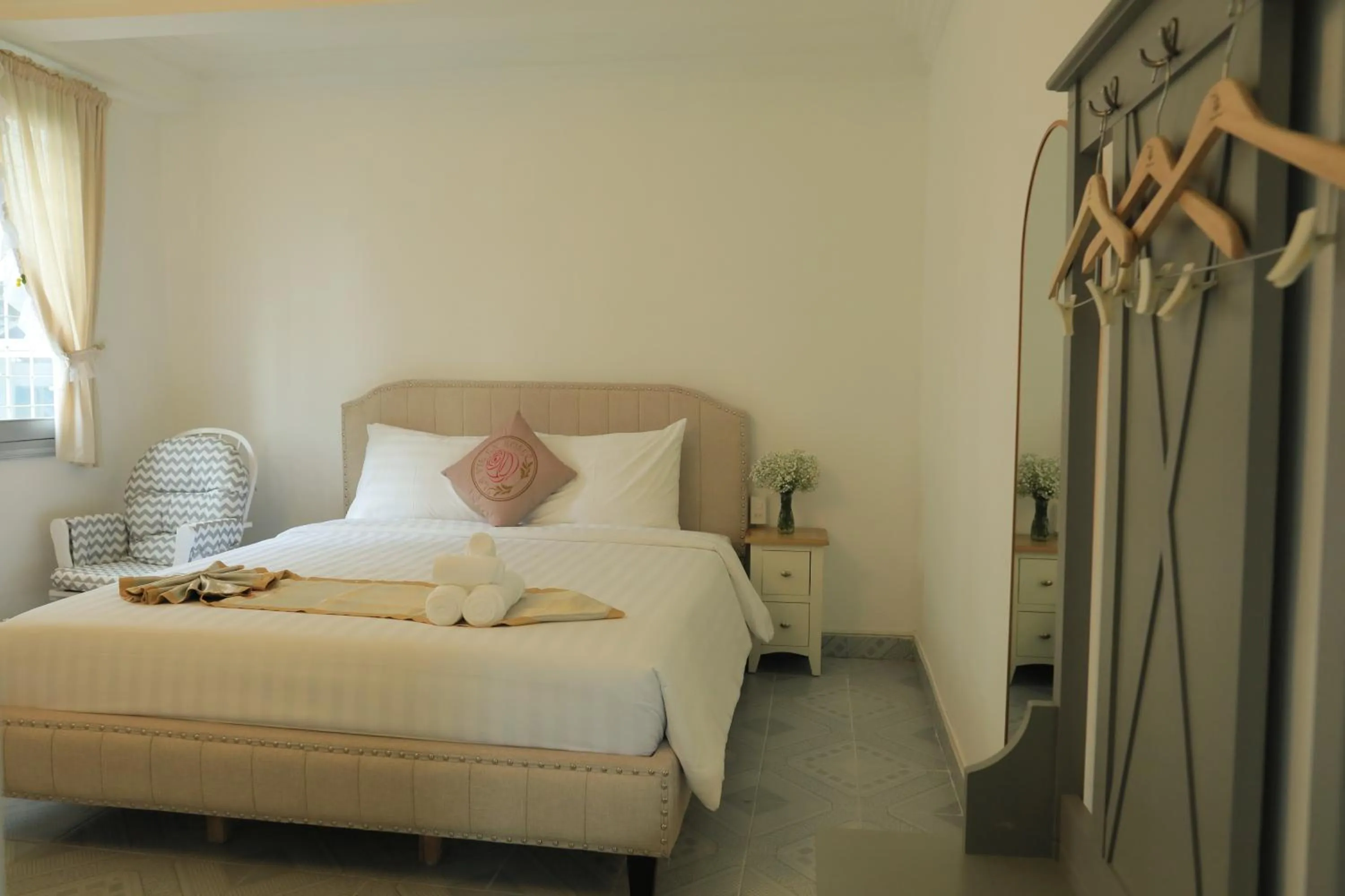 Photo of the whole room in LA VIE EN ROSE 2 Hotel