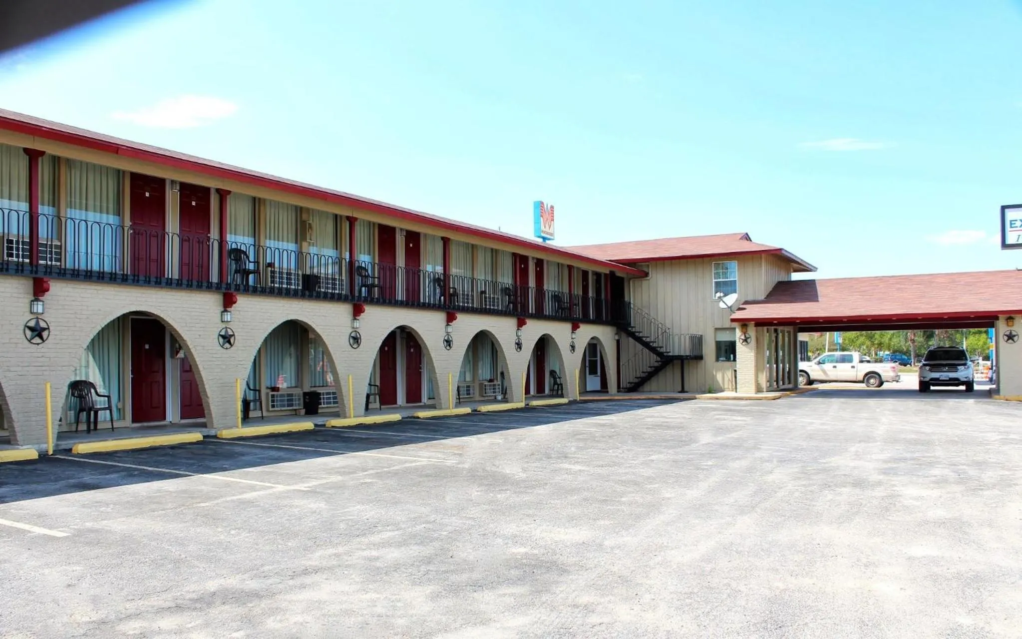 Street view in Executive Inn Goliad