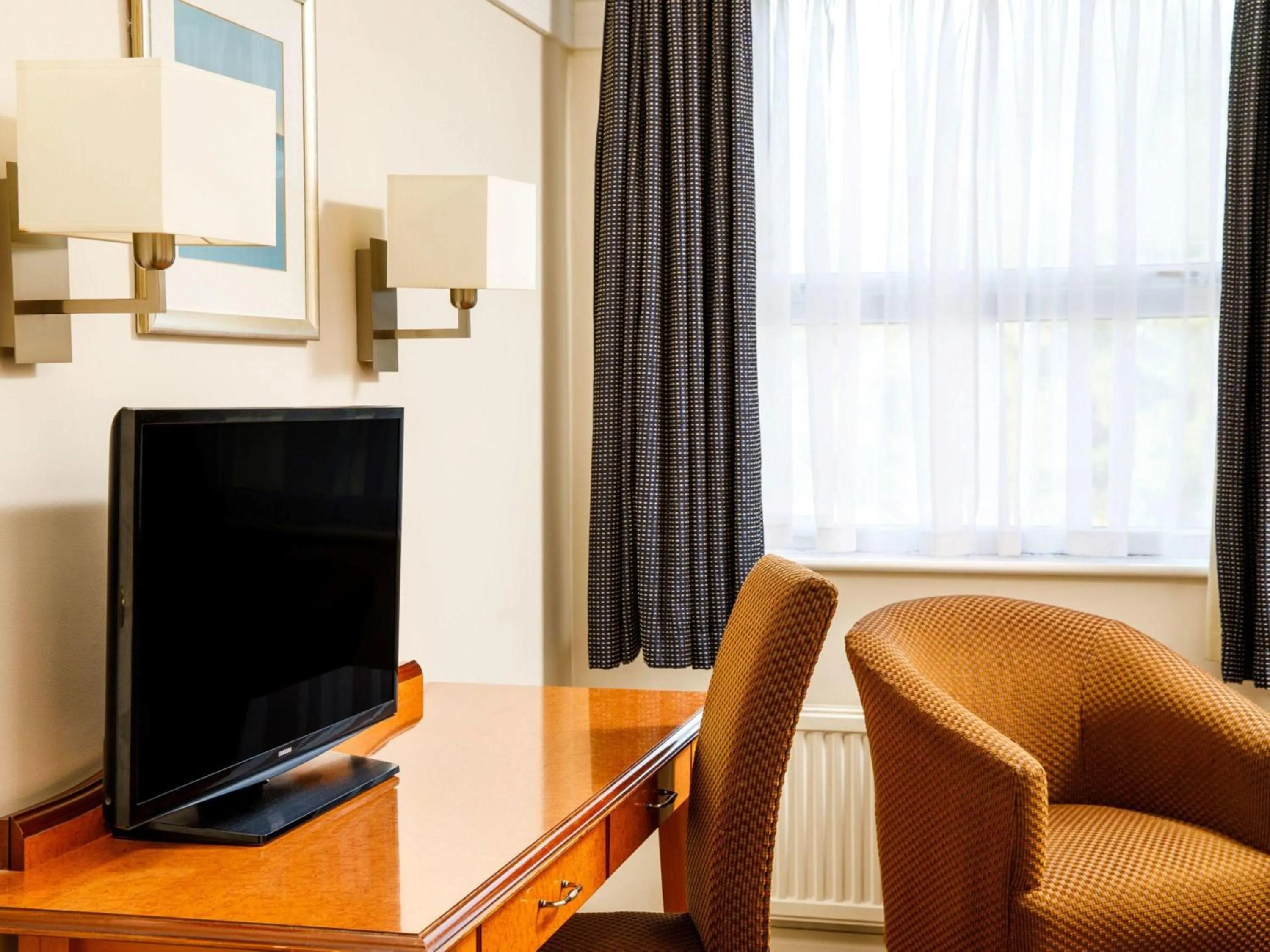 Bedroom in Mercure Bolton Georgian House Hotel