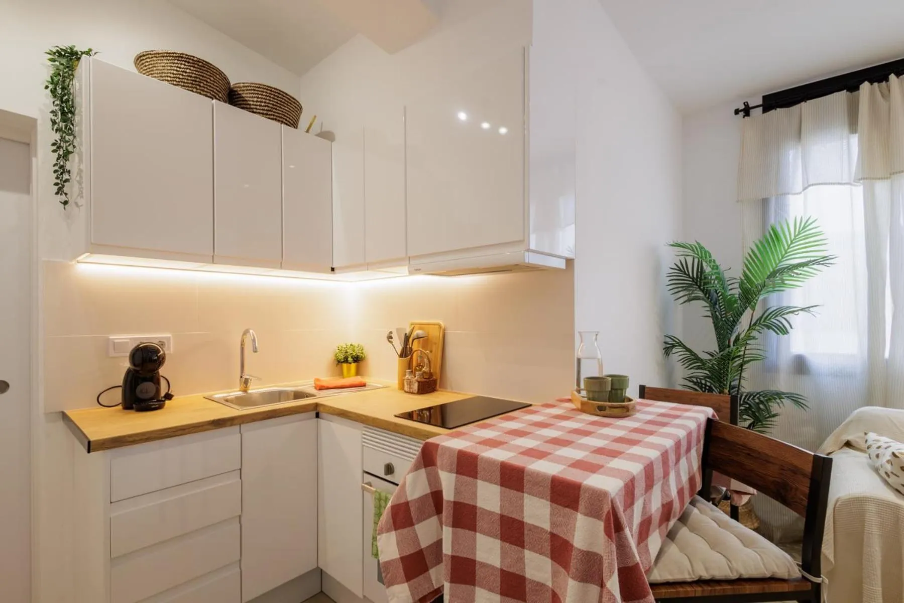Kitchen or kitchenette, Bed in Apartament a Sant Celoni, Montseny, Barcelona