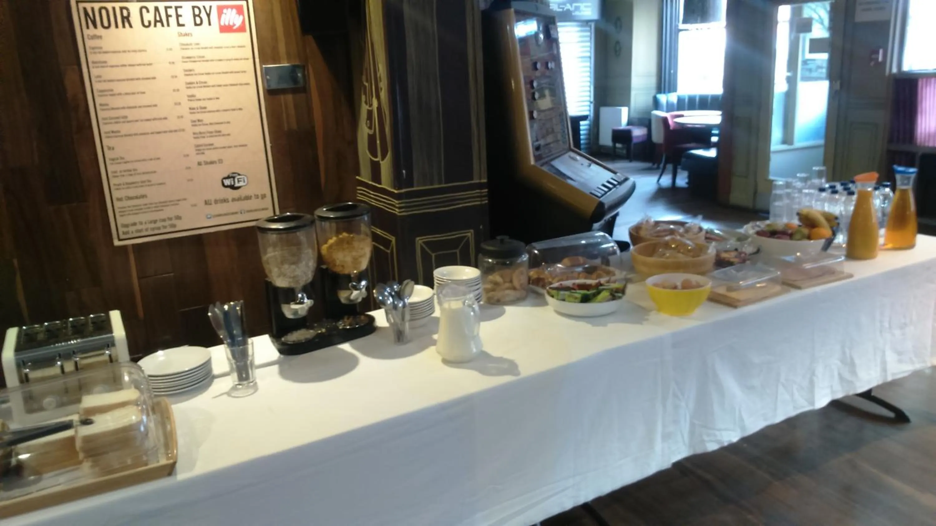 Restaurant/places to eat in Whites Hotel