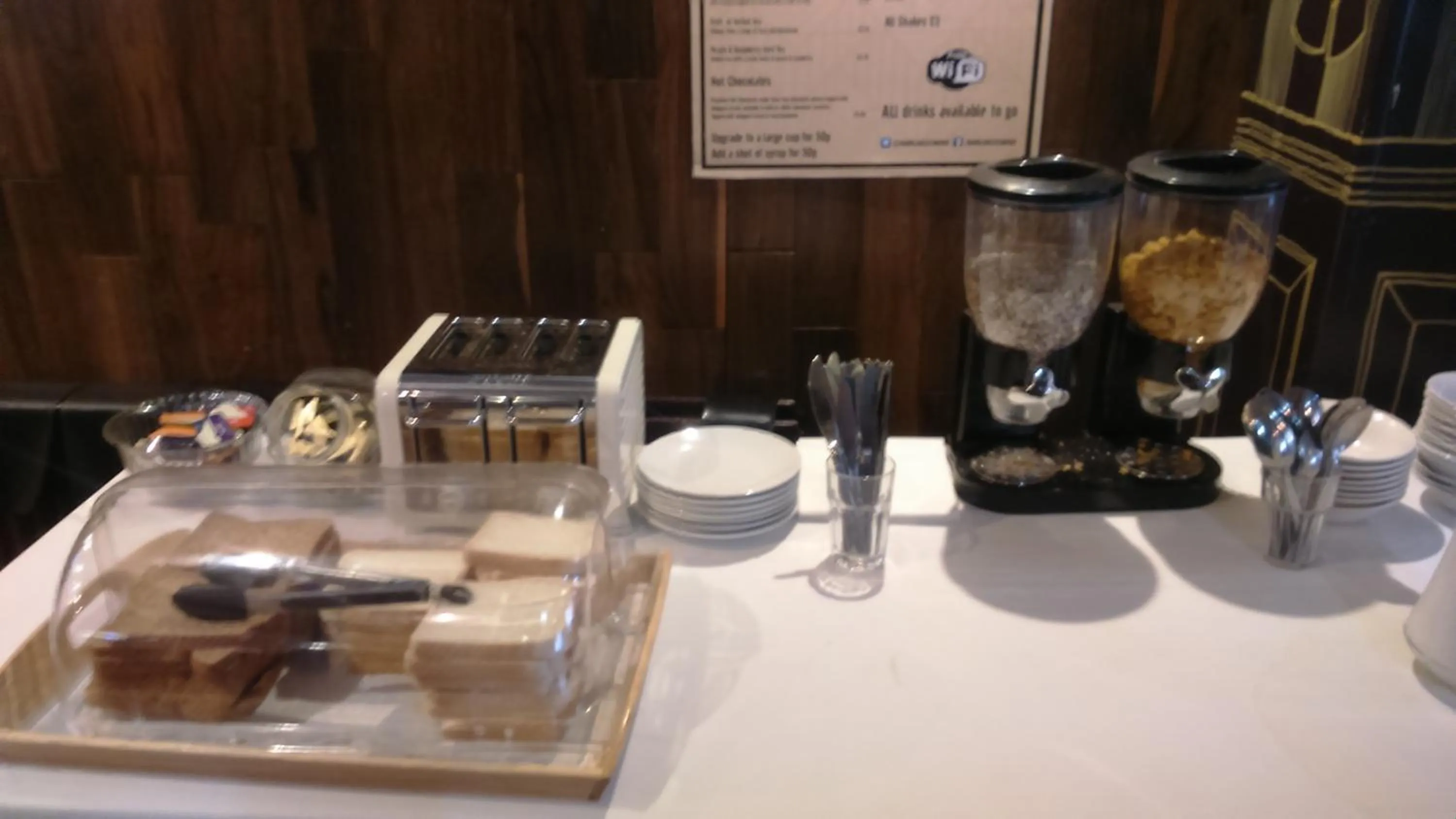 Restaurant/places to eat in Whites Hotel