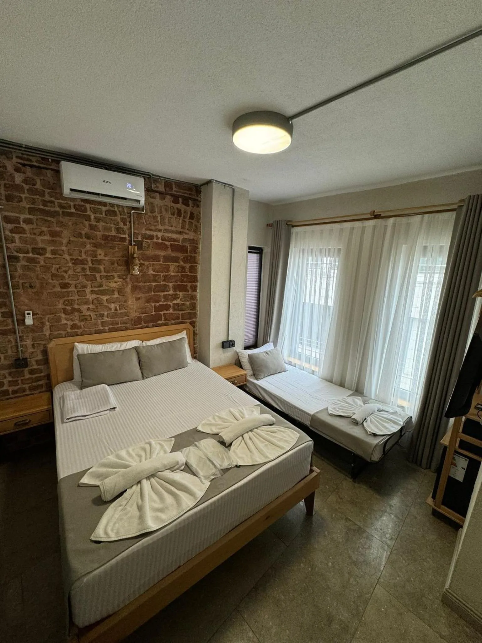 Bed in Elegance House Hotel