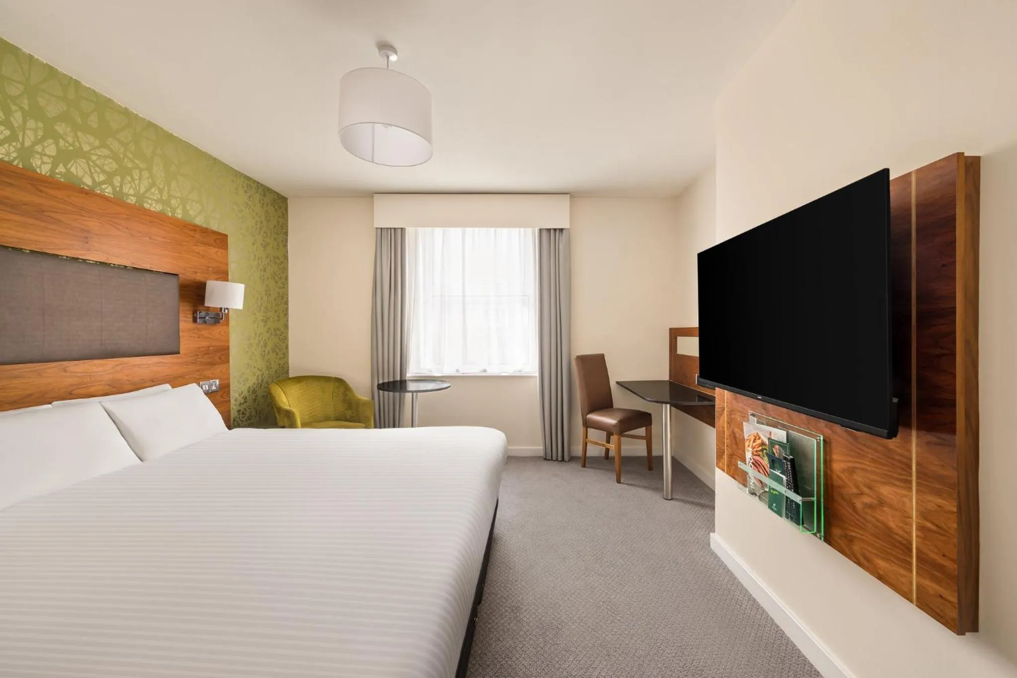 Photo of the whole room, Bed in Holiday Inn Newcastle-Jesmond by IHG