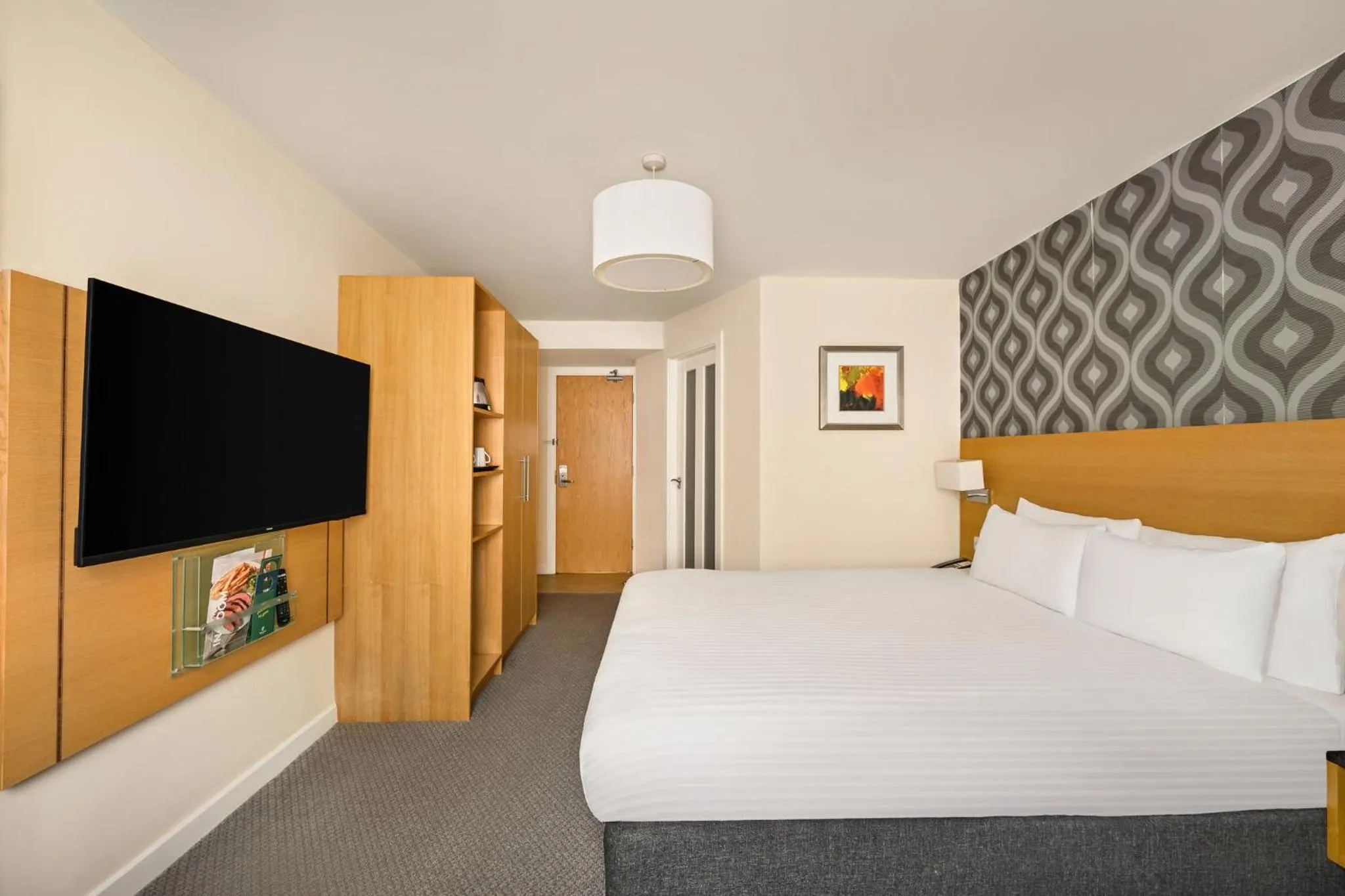 Photo of the whole room, Bed in Holiday Inn Newcastle-Jesmond by IHG