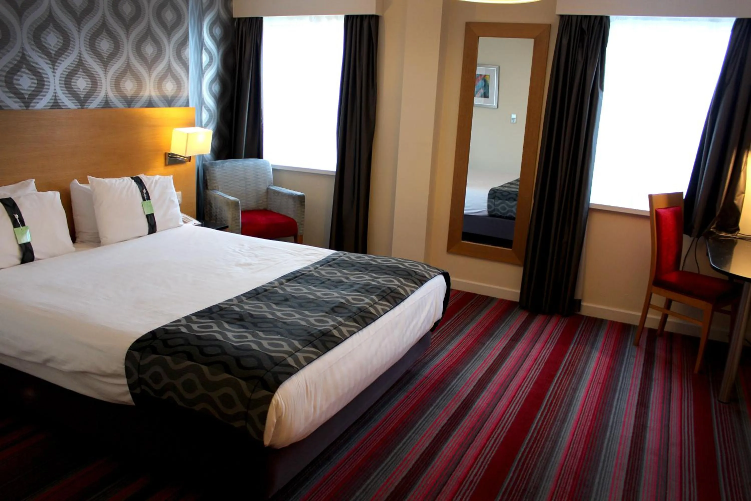 Photo of the whole room, Bed in Holiday Inn Newcastle-Jesmond by IHG