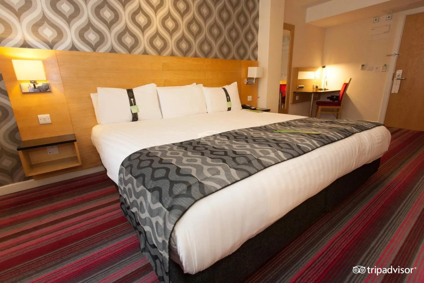 Bed in Holiday Inn Newcastle-Jesmond by IHG