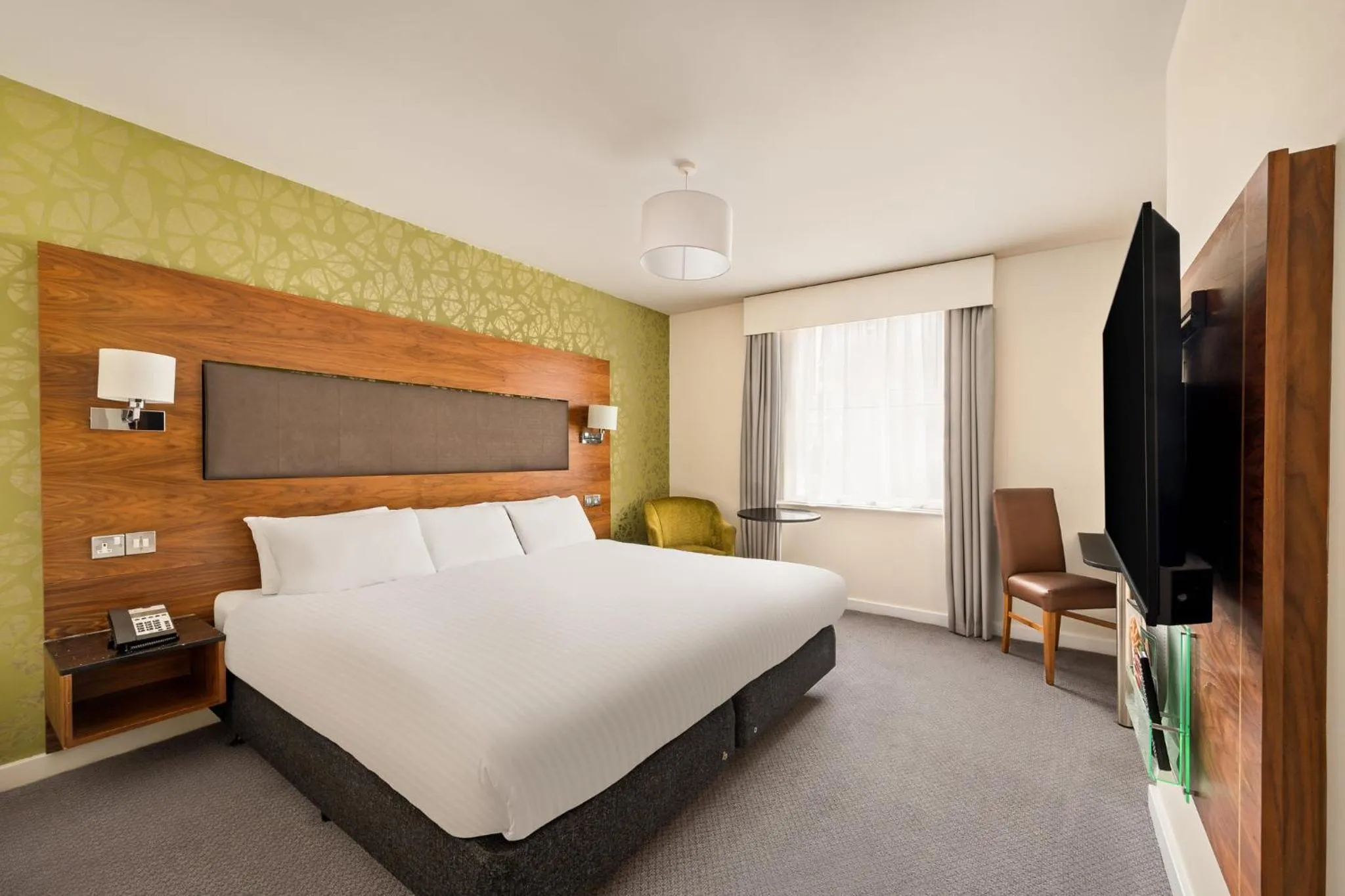 Photo of the whole room, Bed in Holiday Inn Newcastle-Jesmond by IHG