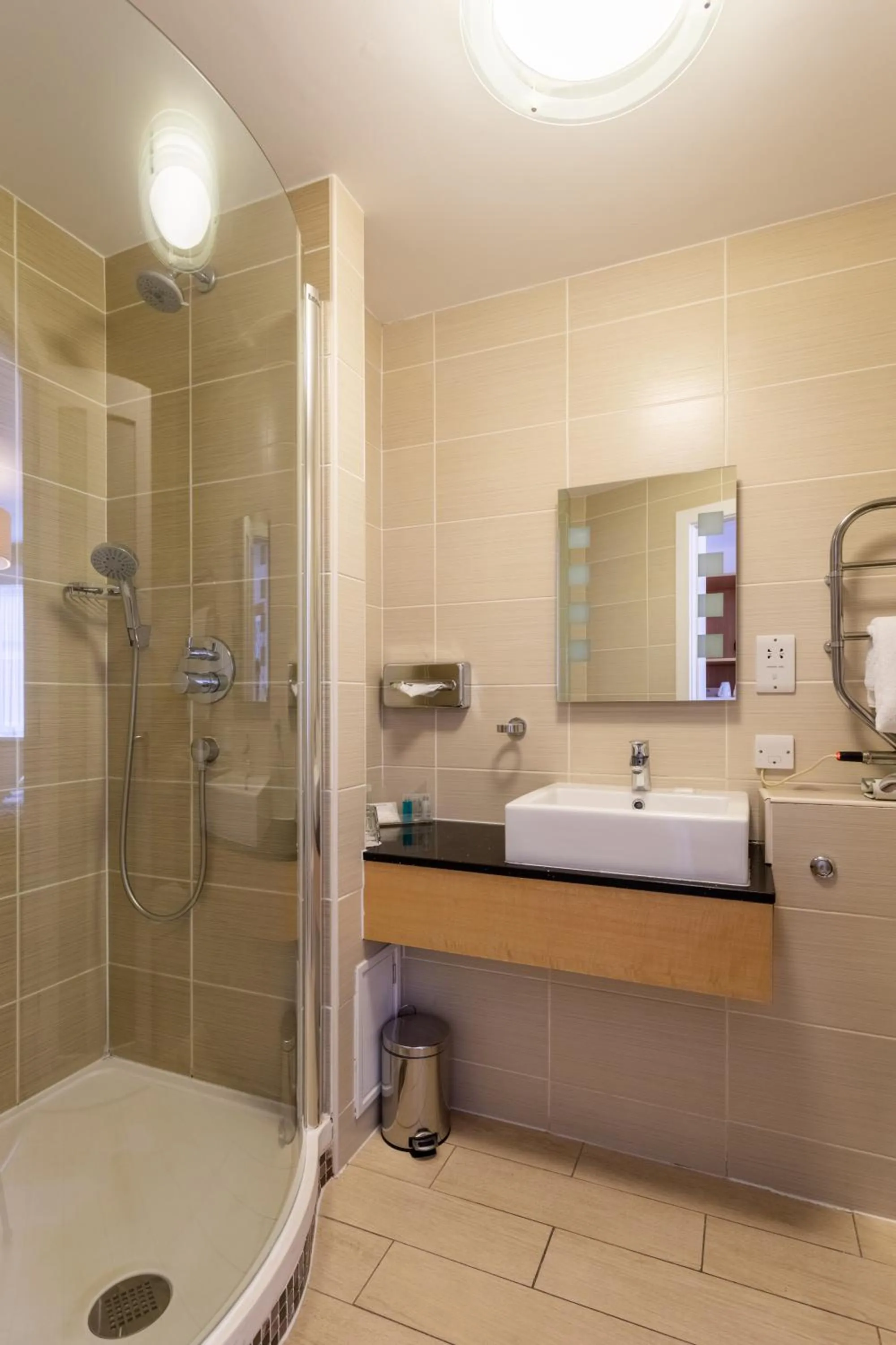 Bathroom in Holiday Inn Newcastle-Jesmond by IHG