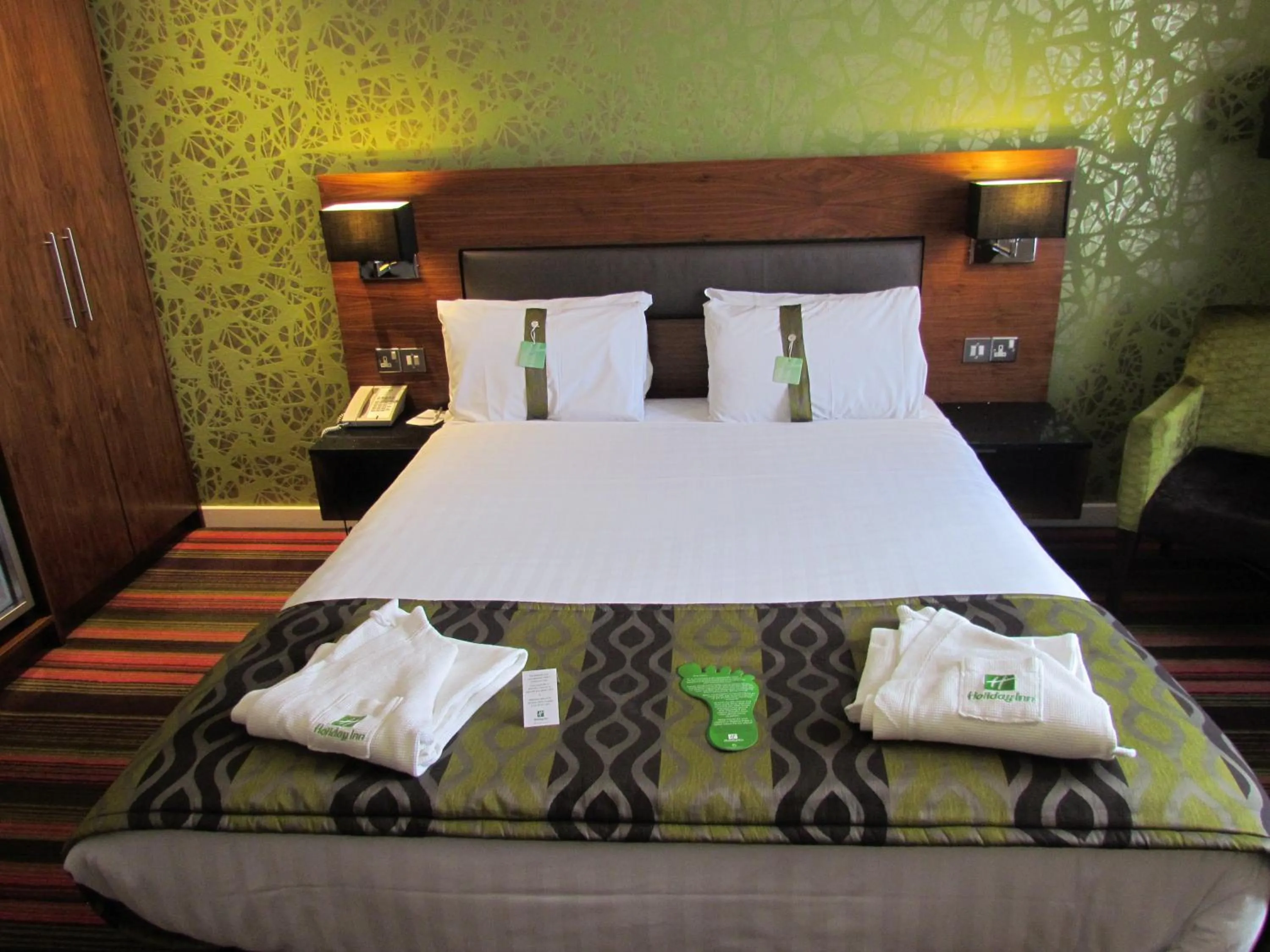 Photo of the whole room, Bed in Holiday Inn Newcastle-Jesmond by IHG