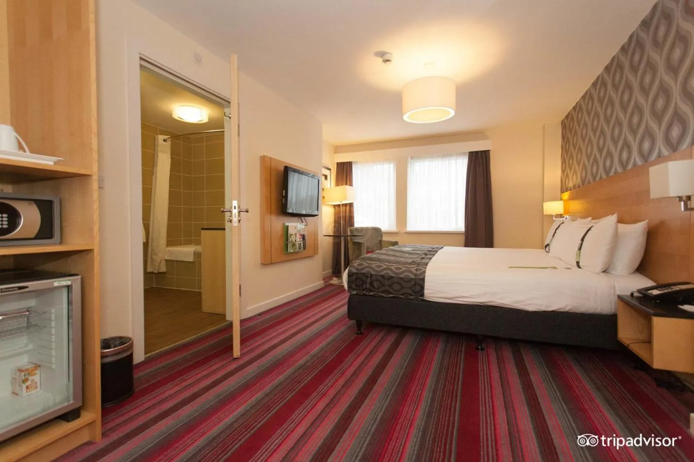 Bathroom, Bed in Holiday Inn Newcastle-Jesmond by IHG