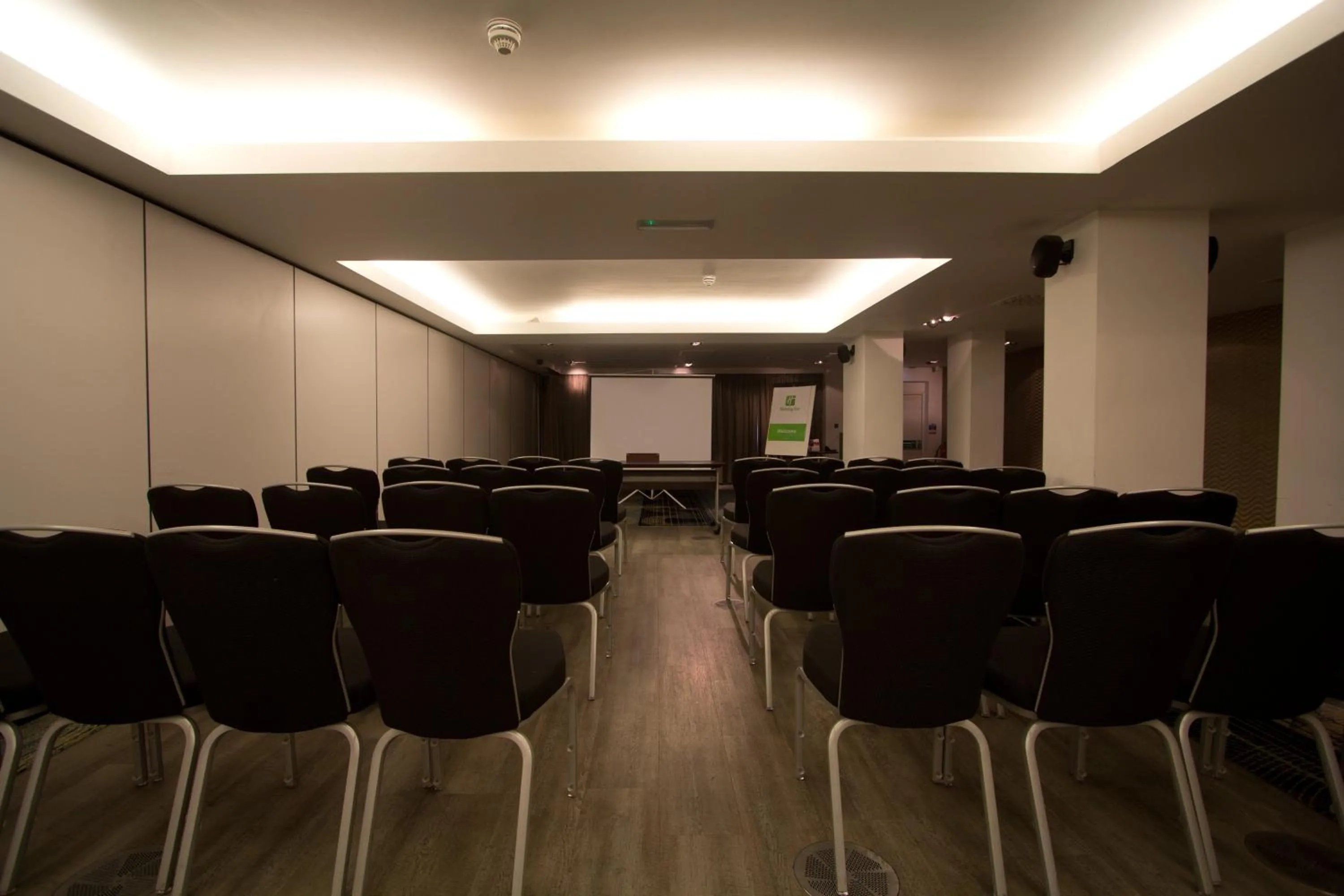 Meeting/conference room in Holiday Inn Newcastle-Jesmond by IHG