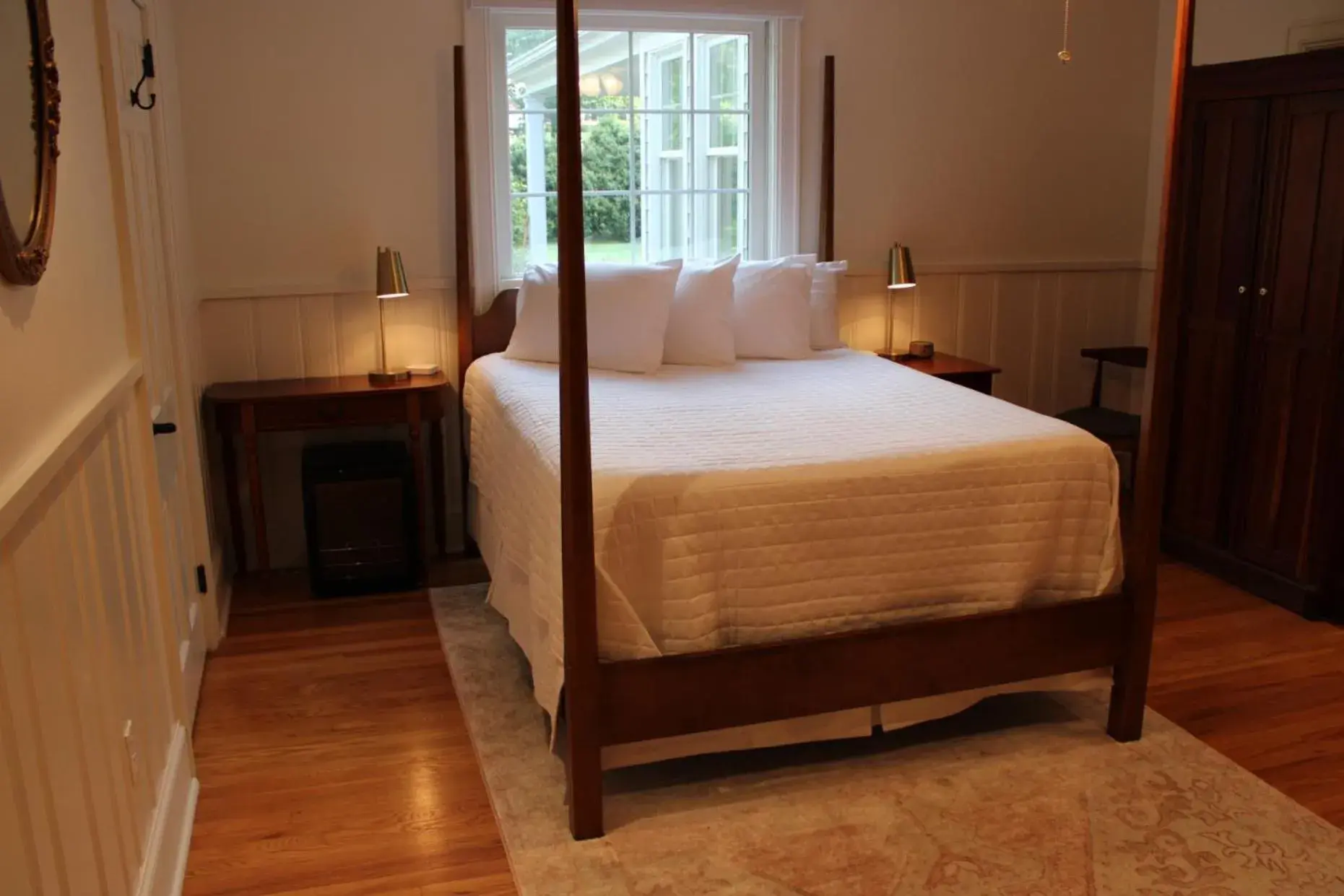 Queen Room in The Emory House Queen Room in The Emory House