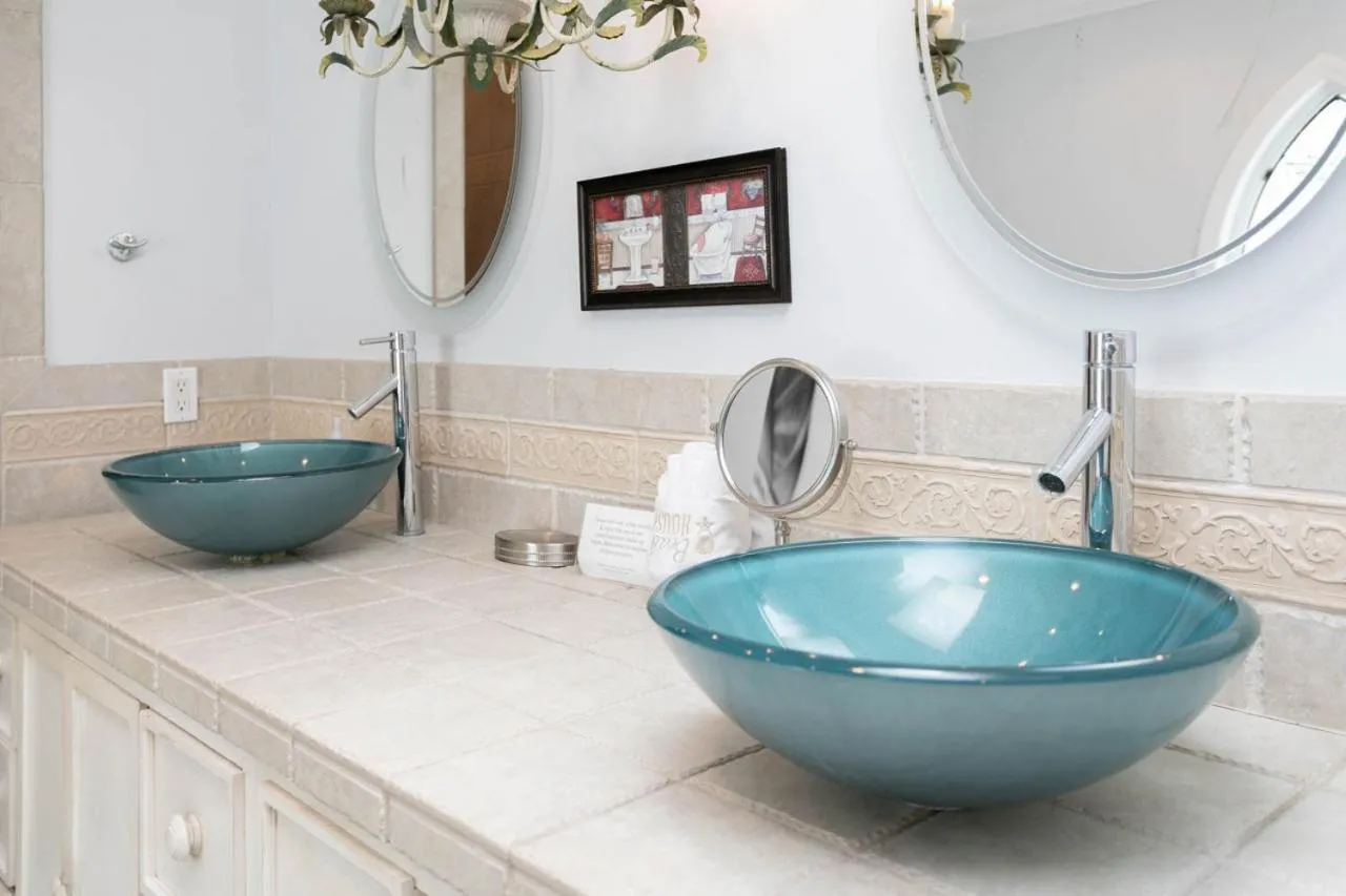 Sea Glass Cottage - An Oceanfront Experience