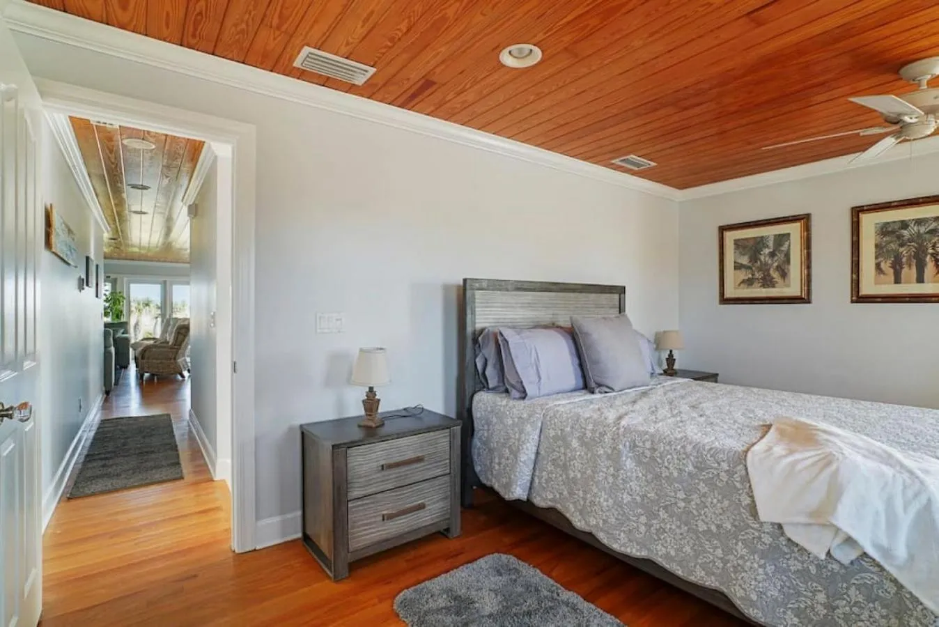 Bed in Sea Glass Cottage - An Oceanfront Experience