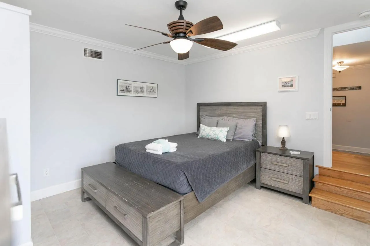 Bed in Sea Glass Cottage - An Oceanfront Experience