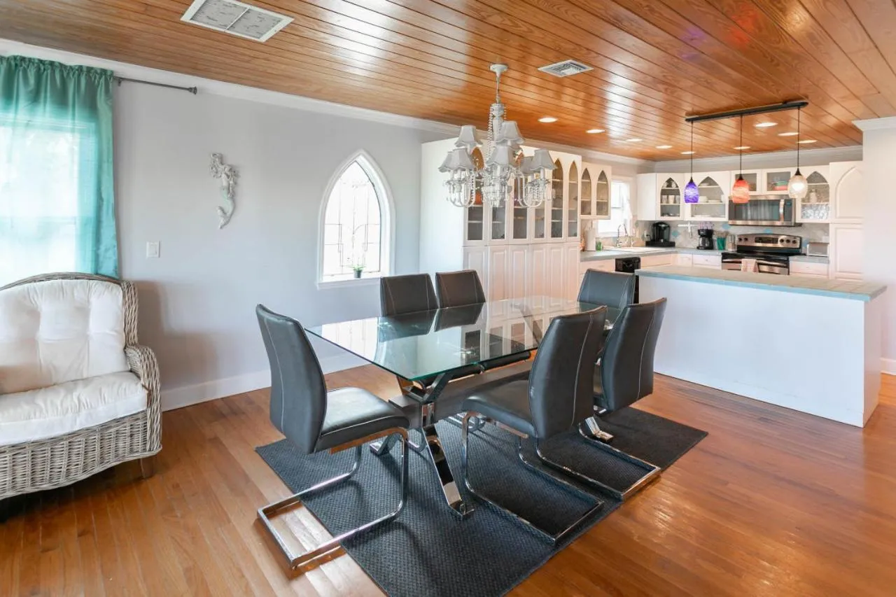 Sea Glass Cottage - An Oceanfront Experience