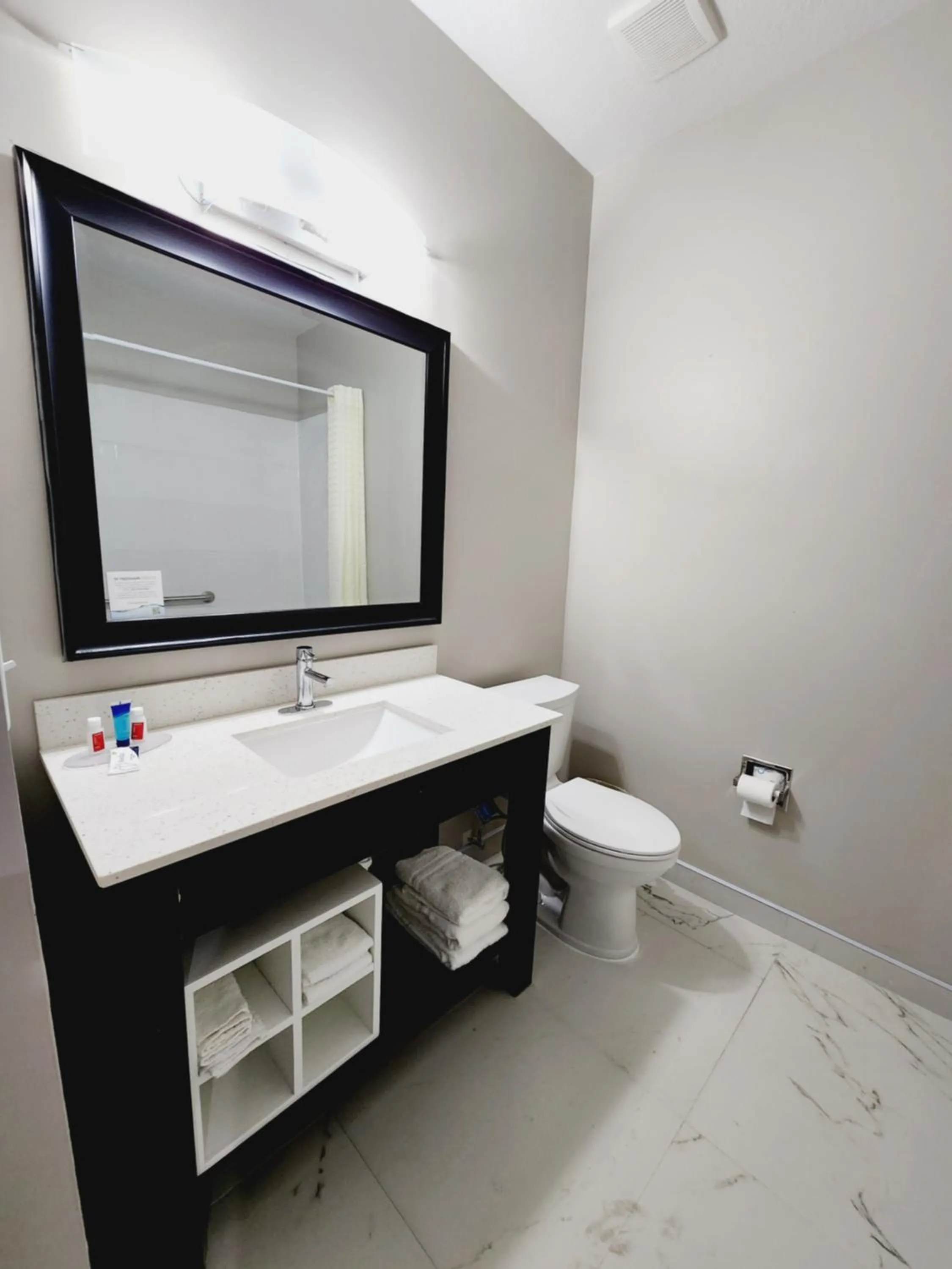 Days Inn & Suites by Wyndham Corpus Christi Central