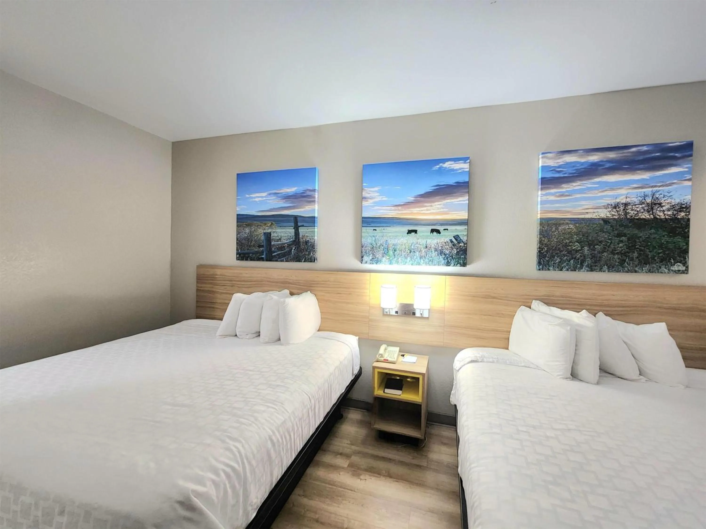 Photo of the whole room, Bed in Days Inn & Suites by Wyndham Corpus Christi Central