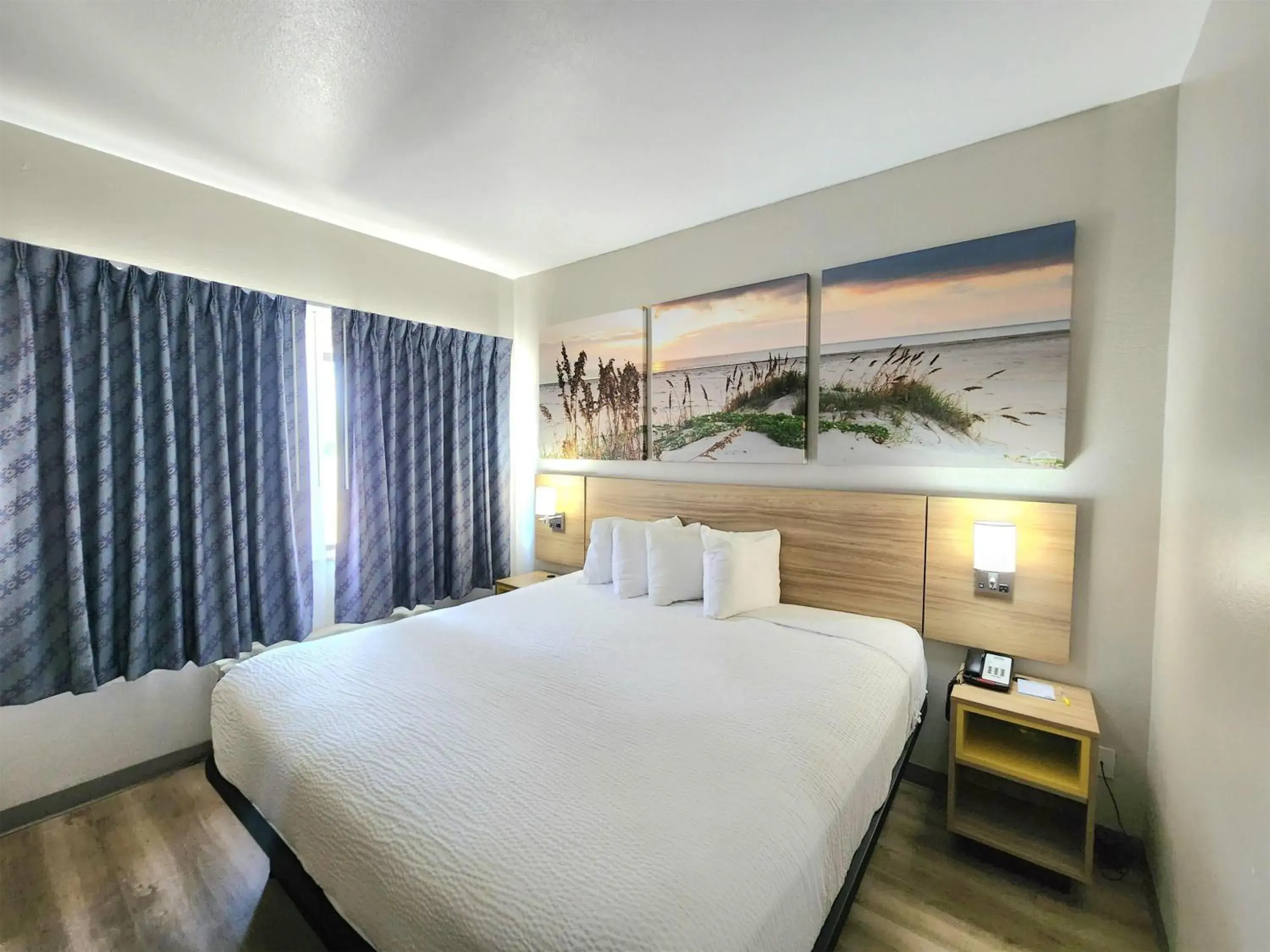 Deluxe King Suite - Non-Smoking in Days Inn & Suites by Wyndham Corpus Christi Central Deluxe King Suite - Non-Smoking in Days Inn & Suites by Wyndham Corpus Christi Central