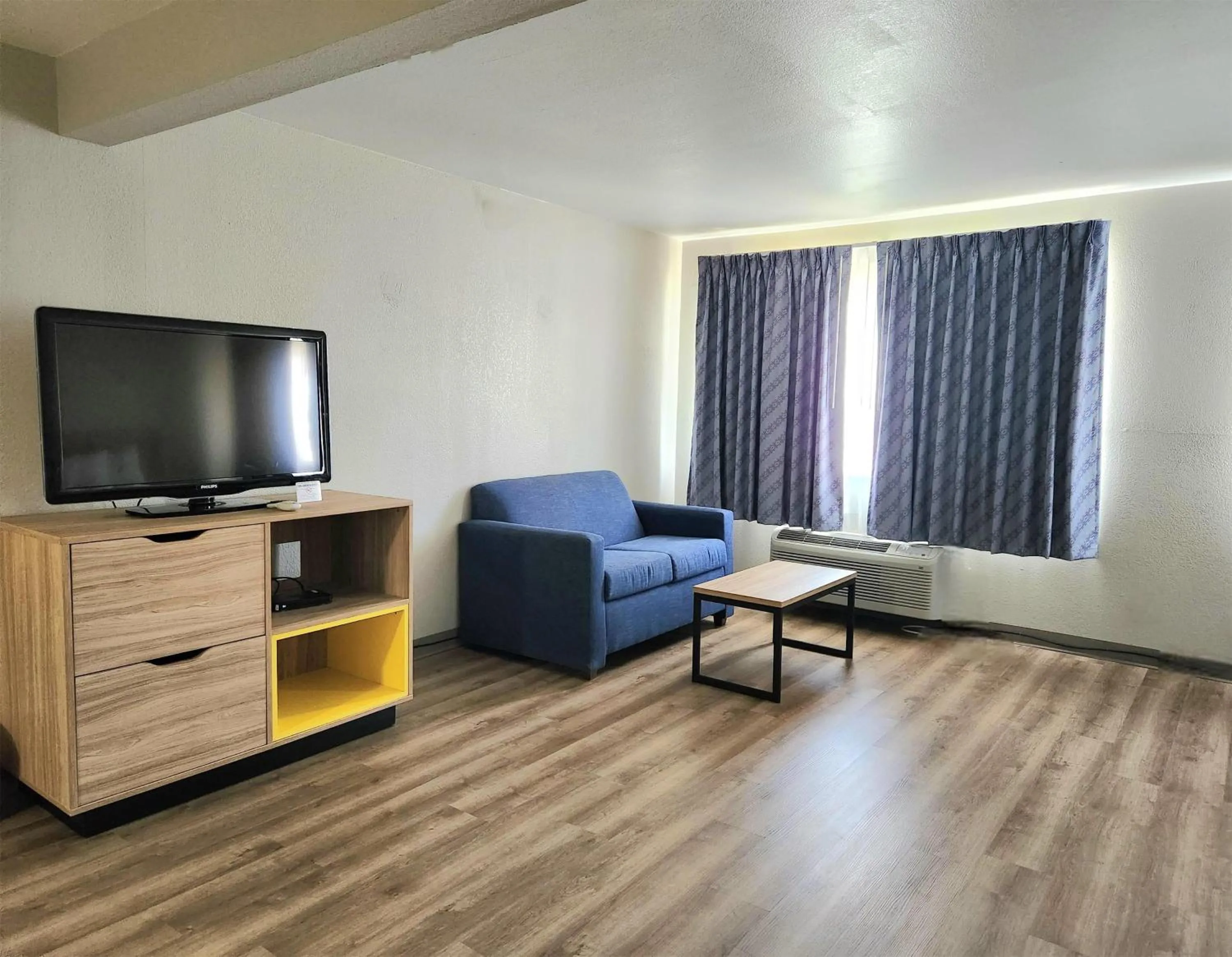 Photo of the whole room in Days Inn & Suites by Wyndham Corpus Christi Central