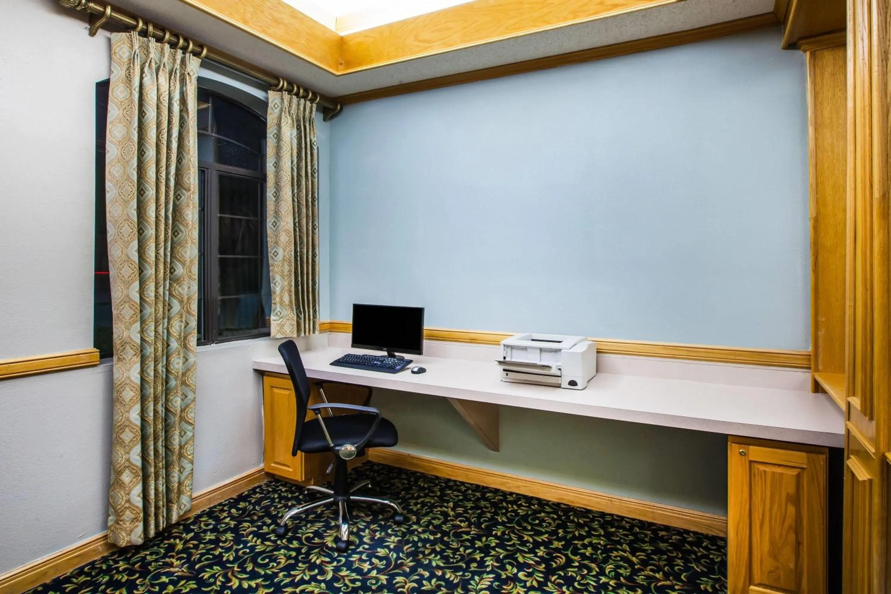 Business facilities in Days Inn & Suites by Wyndham Corpus Christi Central
